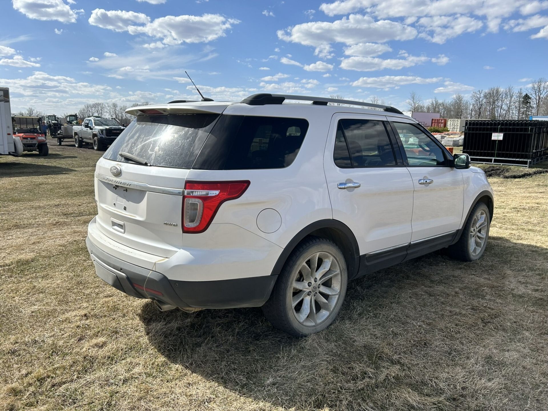 2011 FORD EXPLORER SUV LIMITED, FULL LOAD, AWD. 3.5L V6 - NOTE** TRANS NEEDS REPAIR OR REPLACEMENT - Image 3 of 15