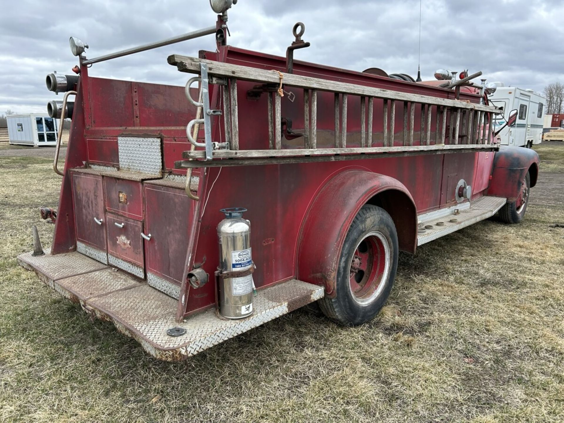 1949 FORD F155 FIRETRUCK, FLATHEAD V8 ENGINE, STD. TRANS., 10,337.8 MILES, 8.25X2.0 DUAL WHEELS, PTO - Image 3 of 16