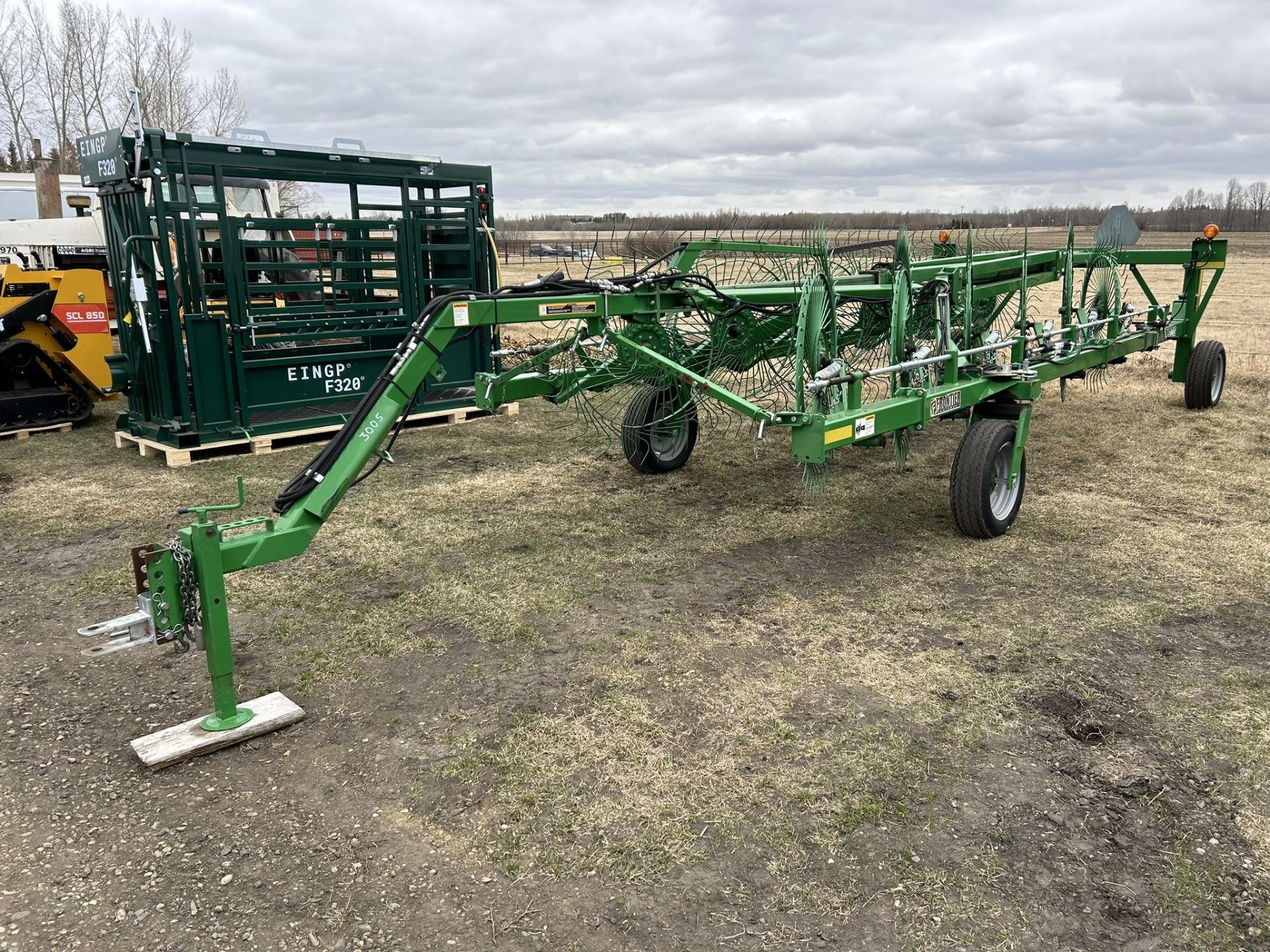 FRONTIER WR2212-12 WHEEL HYD. V-RAKE S/N XFWR22X001060 ** VERY GOOD CONDITION, LOW ACRES** - Image 2 of 6