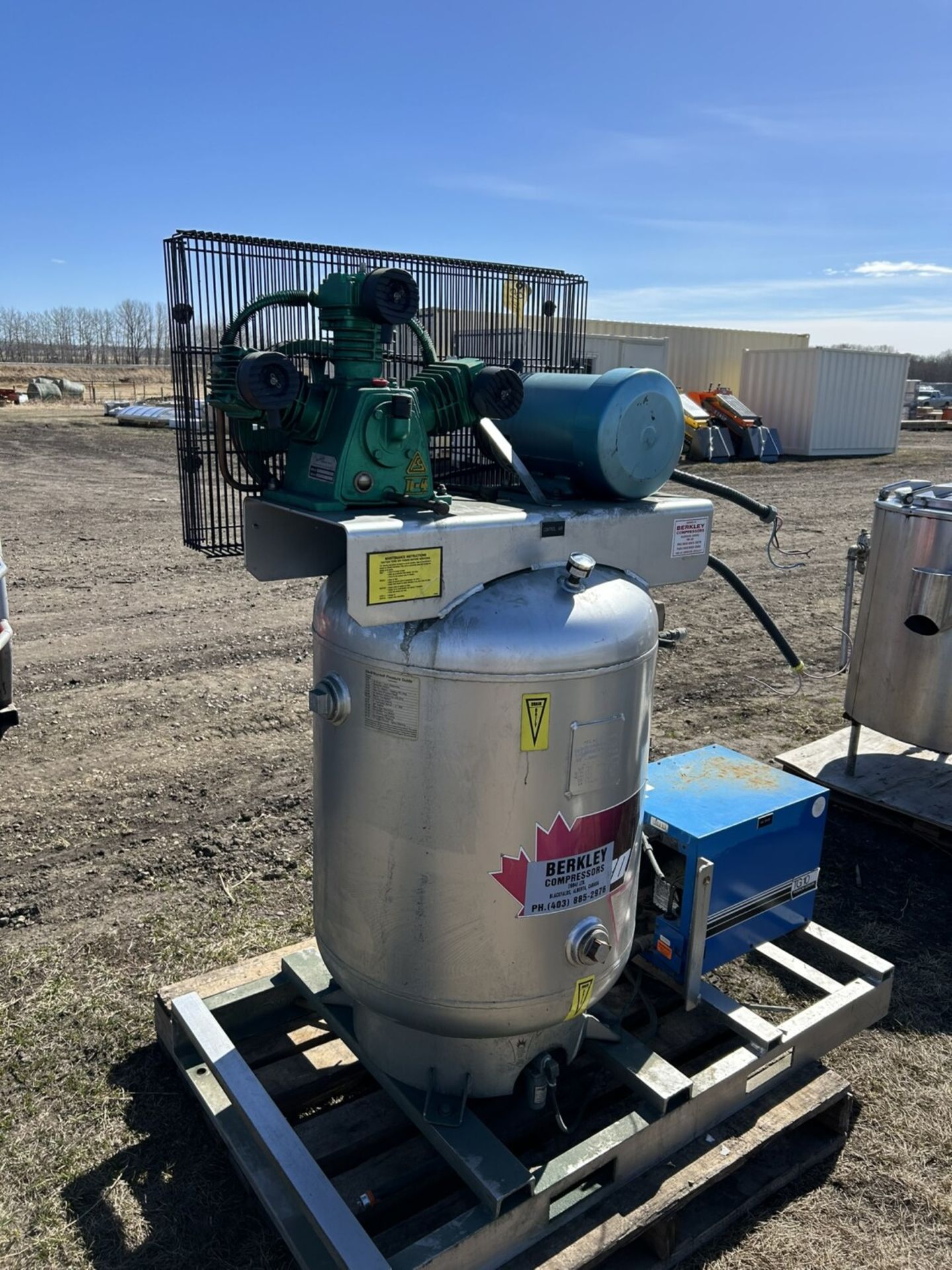 BERKLEY UPRIGHT AIR COMPRESSOR, 5 HP/3 PH W/ THOMPSON GORDON T610 AIR DRYER - Image 3 of 9