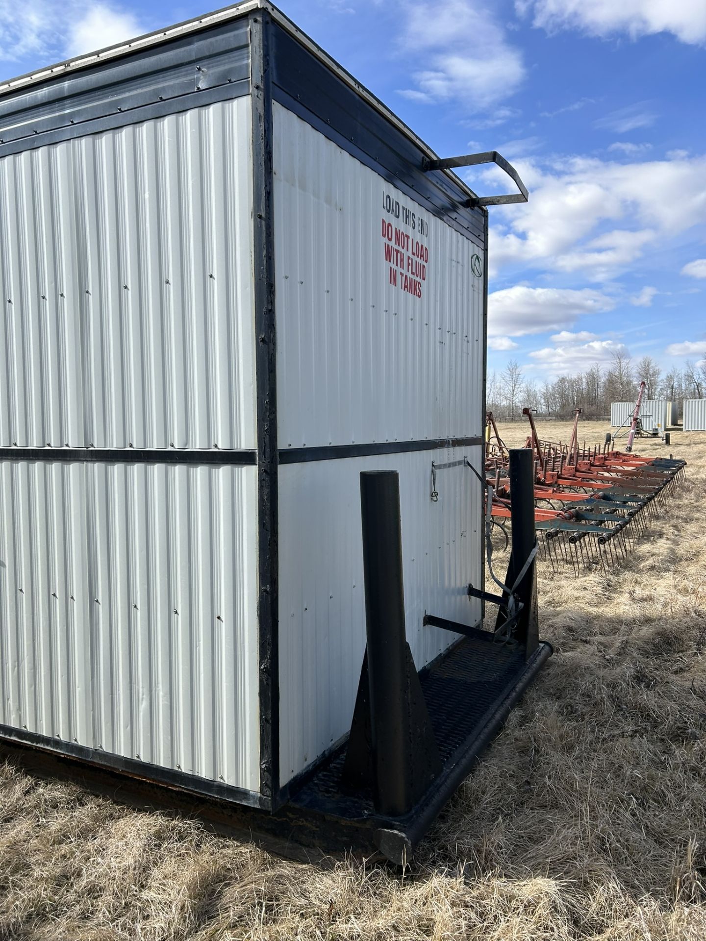 SKIDDED SEWAGE CONTAINMENT BUILDING, HEATED, 13 M3 CAPACITY, 30AMP/1PH, 8'-4"X23'X9' H, S/N - Image 4 of 13