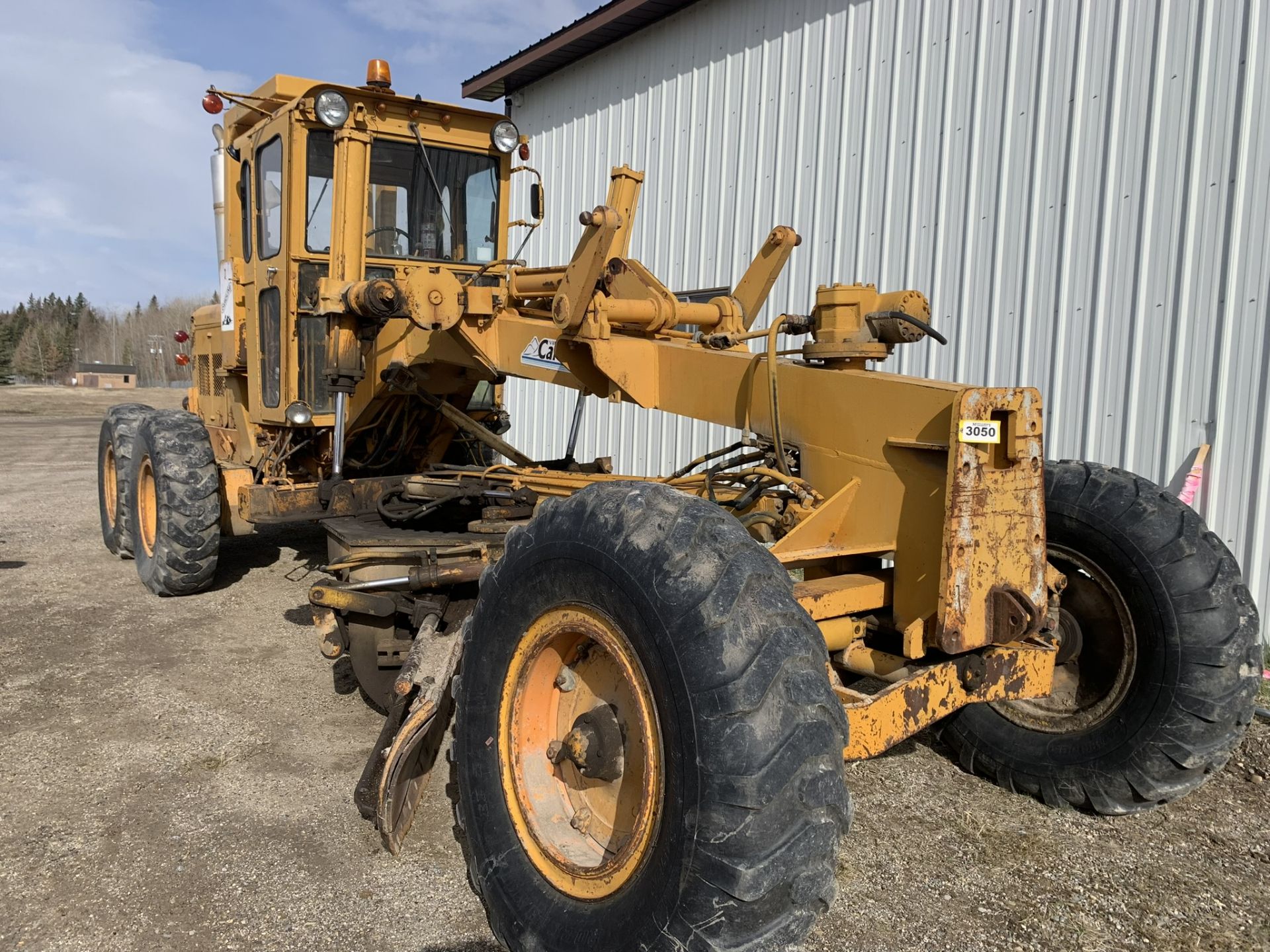 **OFFSITE** 1969 CHAMPION 562B ROAD GRADER W/DETROIT ENGINE, 6 SPD. PLUMBED FOR AUXILIARY