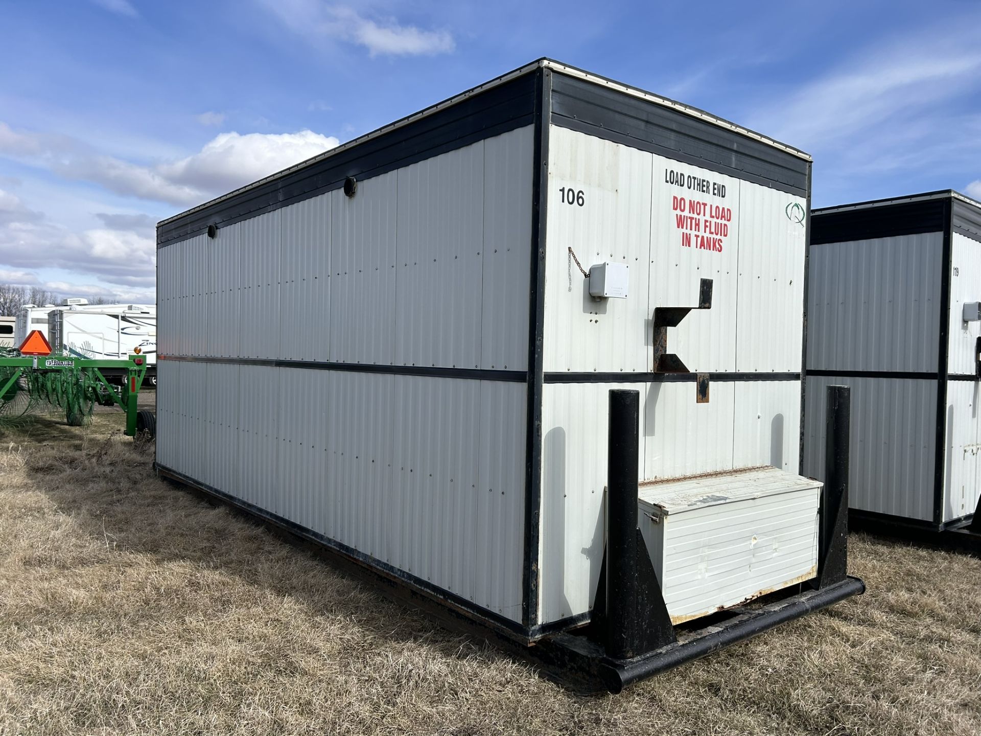 SKIDDED SEWAGE CONTAINMENT BUILDING, HEATED, 13 M3 CAPACITY, 30AMP/1PH, 8'-4"X23'X9' H, S/N - Image 2 of 13