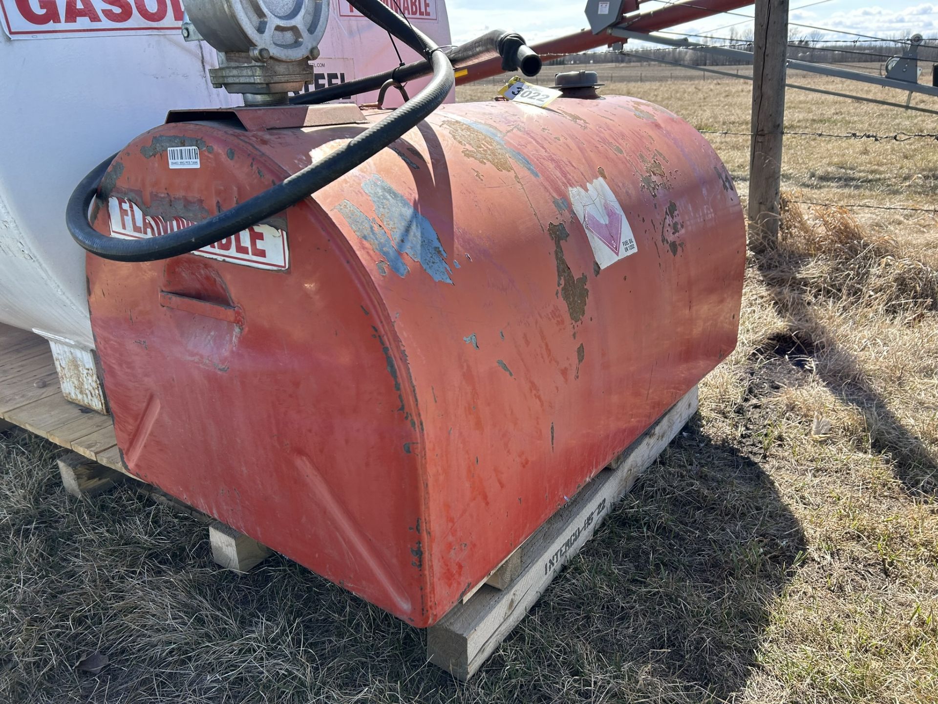 WESTEEL FUEL SLIP TANK 100 GAL W/MANUAL TRANSFER PUMP - Image 2 of 6