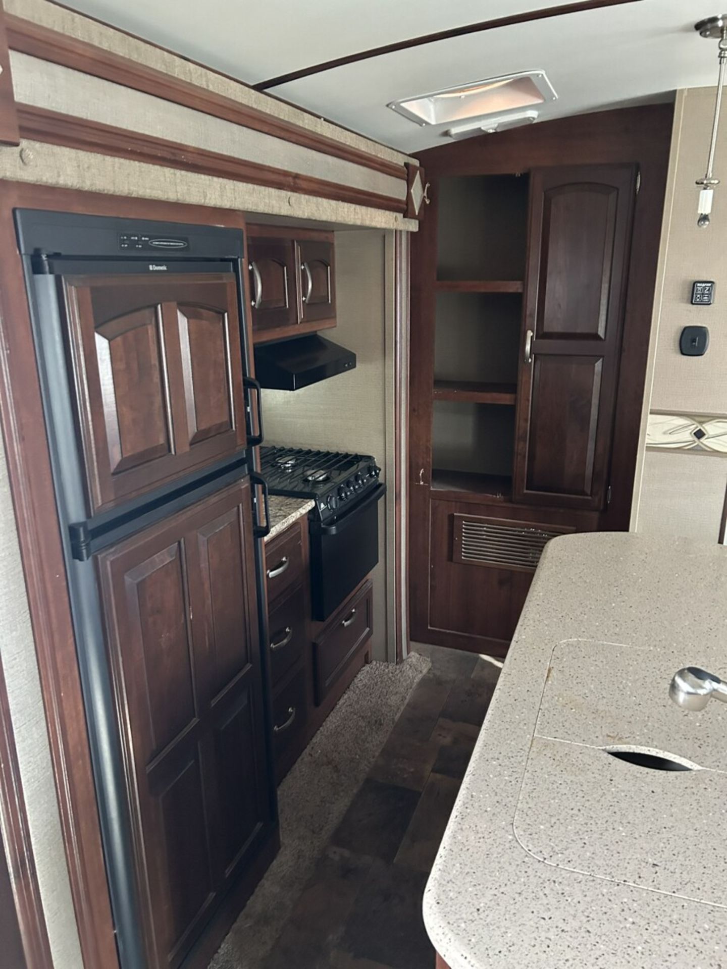 2014 OUTBACK KEYSTONE SUPER-LITE 33 FT HOLIDAY TRAILER, DOUBLE SLIDE, POWER AWNING, OUTDOOR KITCHEN, - Image 11 of 15