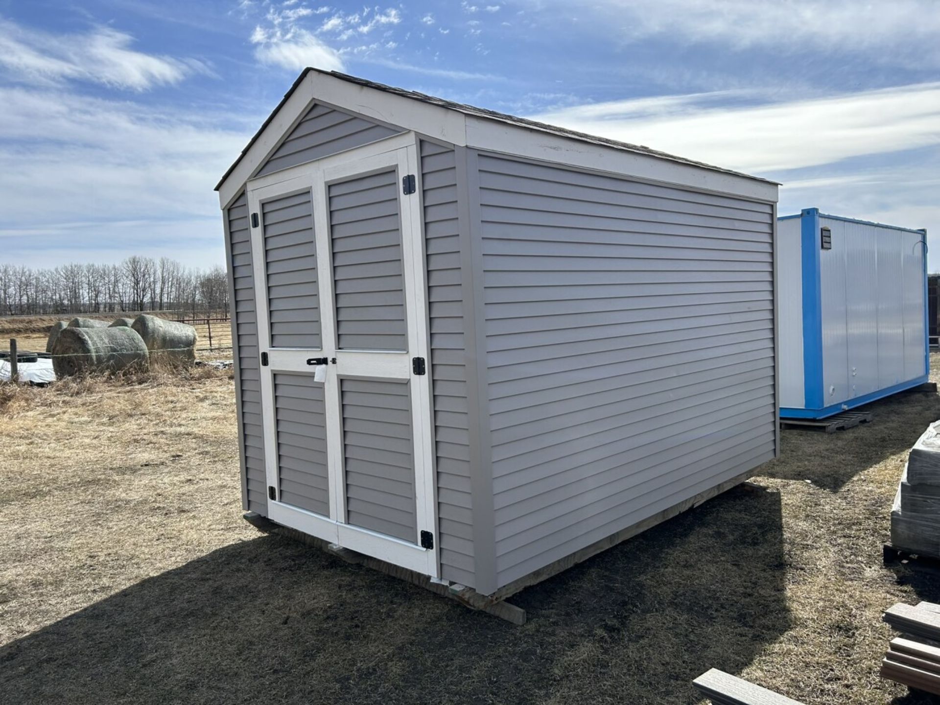 8'X12' WOOD FRAMED GARDEN SHED W/VINYL SIDING & SHINGLES