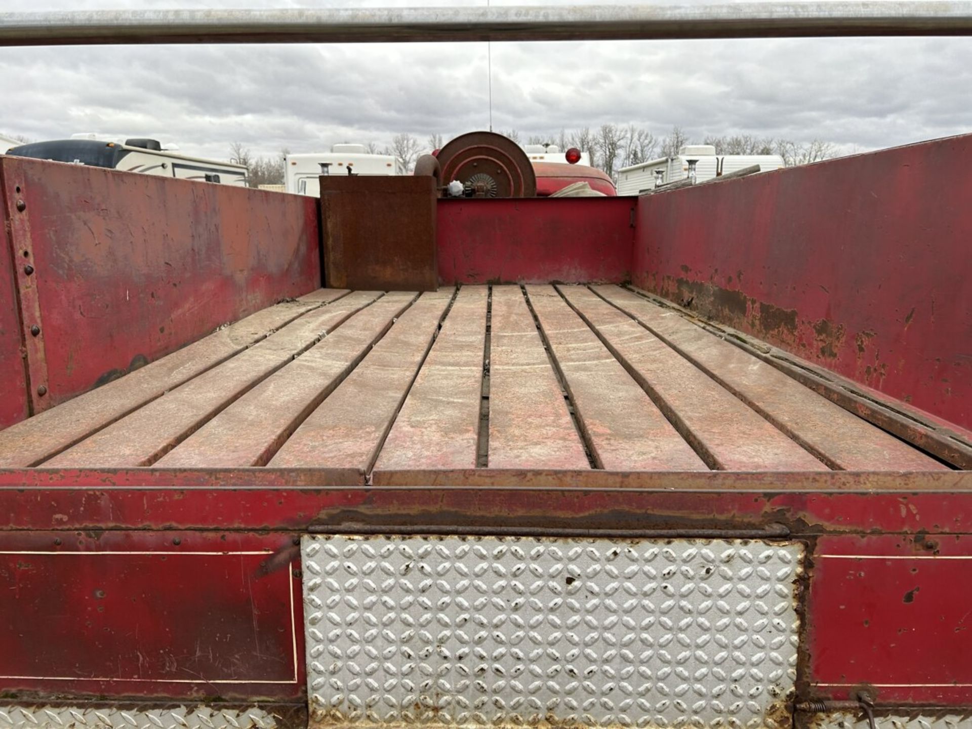 1949 FORD F155 FIRETRUCK, FLATHEAD V8 ENGINE, STD. TRANS., 10,337.8 MILES, 8.25X2.0 DUAL WHEELS, PTO - Image 5 of 16