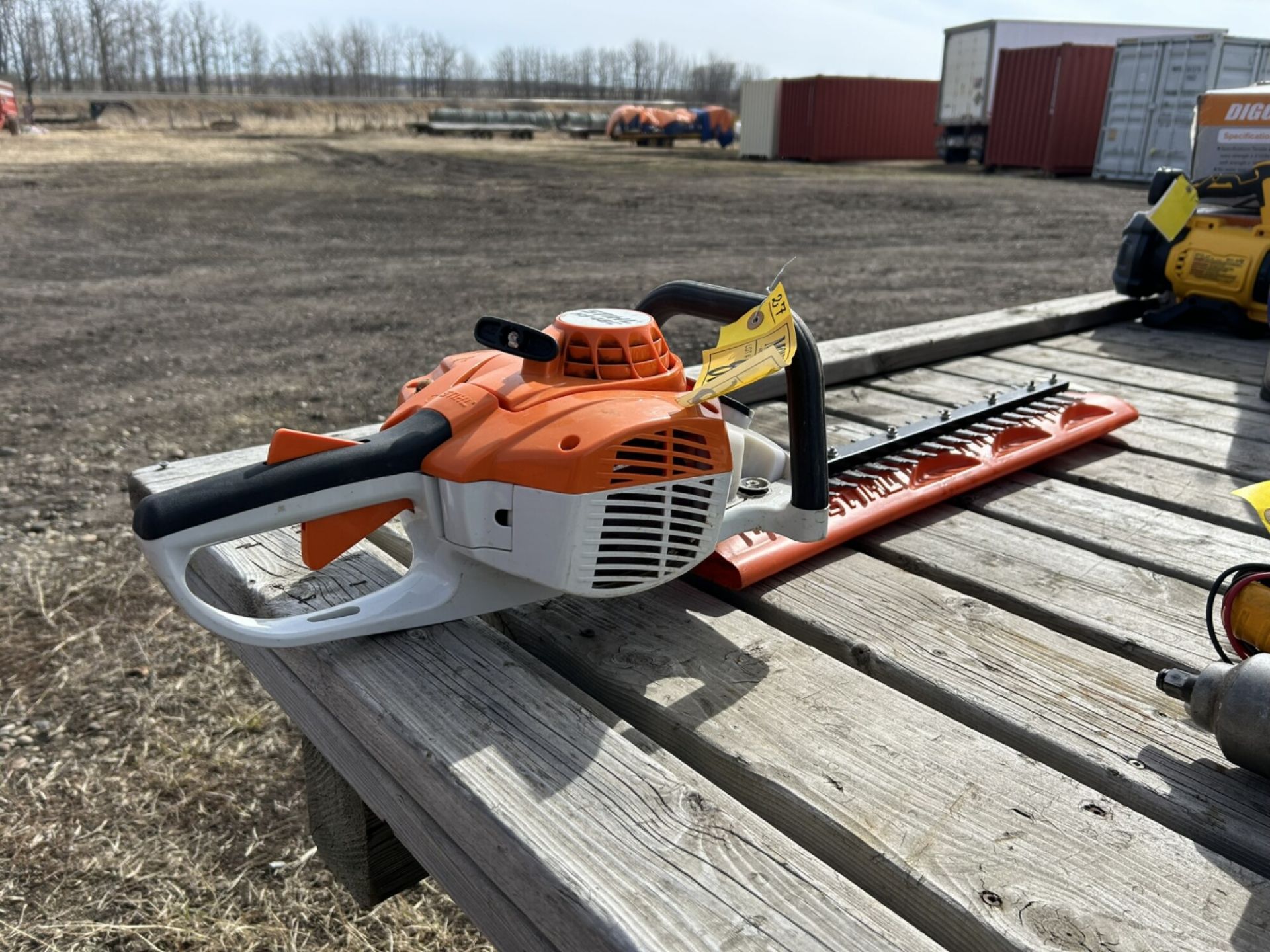 STIHL HS46C GAS POWERED HEDGE TRIMMER - Image 3 of 6