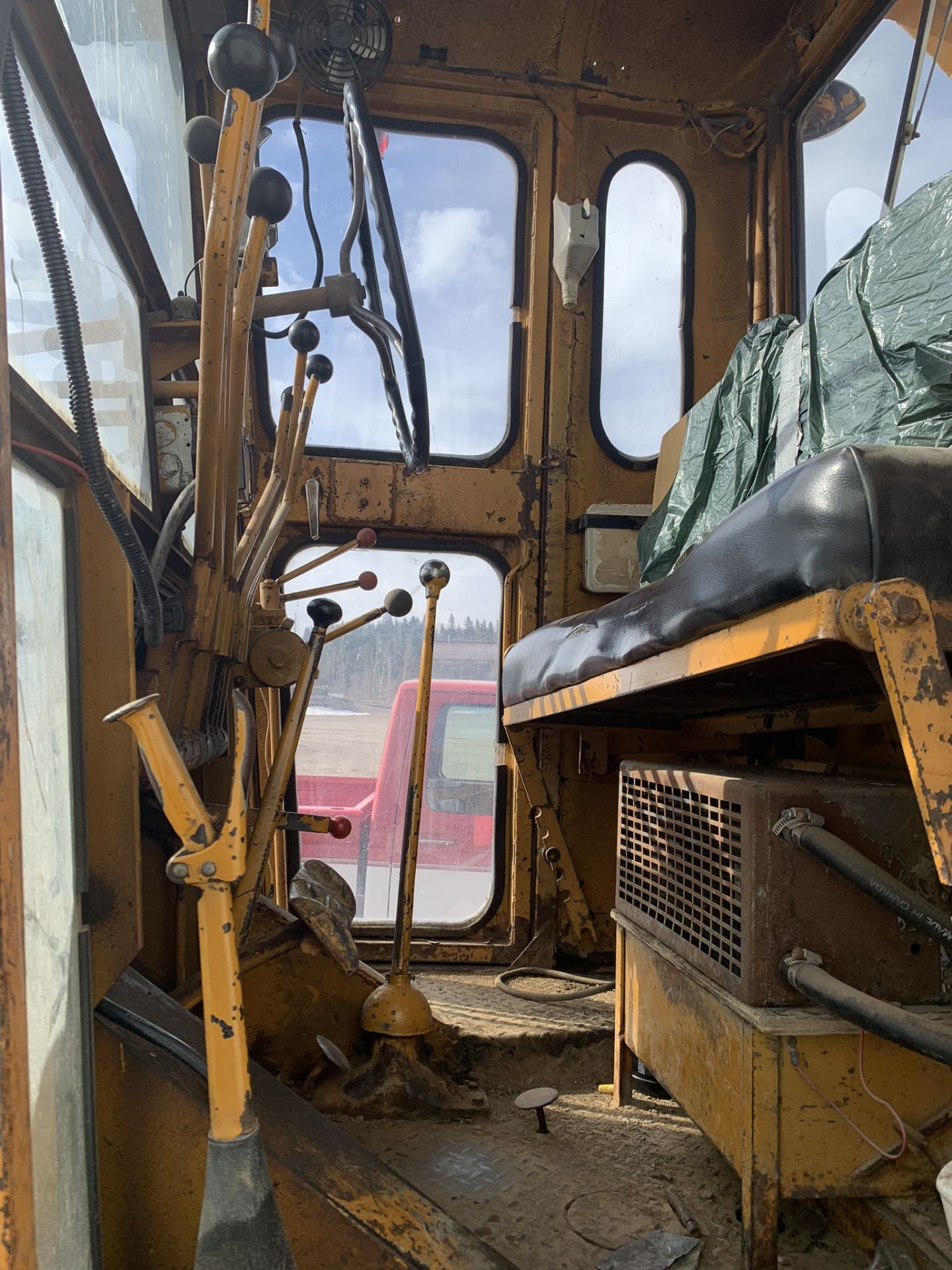 **OFFSITE** 1969 CHAMPION 562B ROAD GRADER W/DETROIT ENGINE, 6 SPD. PLUMBED FOR AUXILIARY - Image 5 of 8