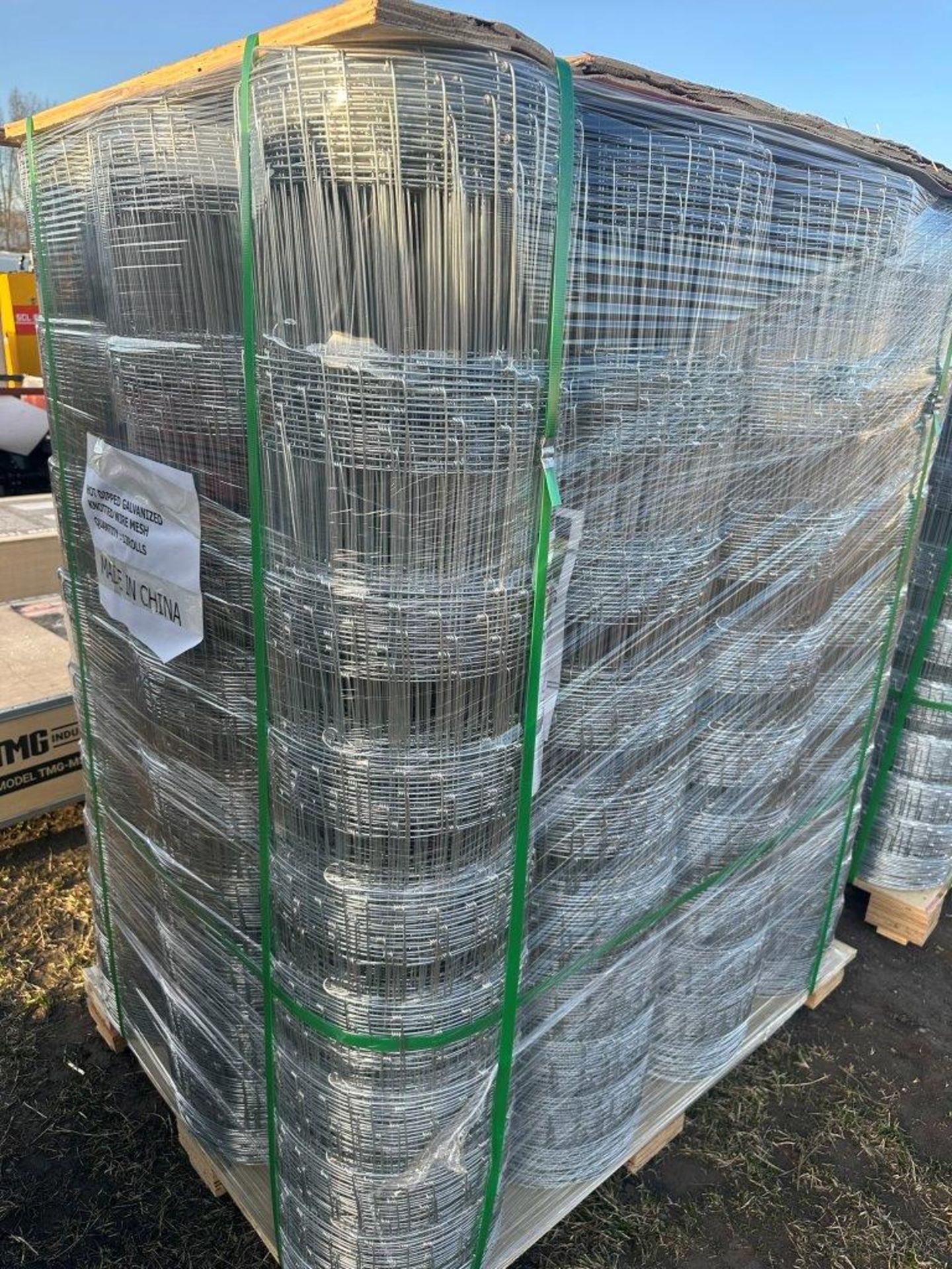 ROLL OF HOT DIPPED GAV. KNOTTED WIRE MESH FENCE (TIMES THE MONEY X12)