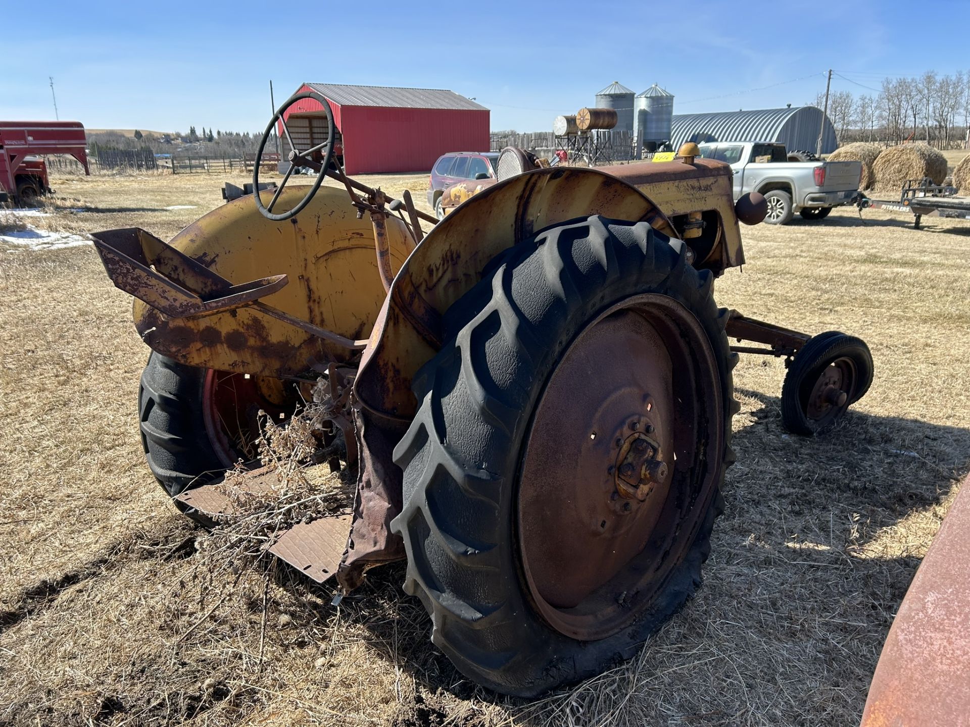 **OFFSITE** 1944 MINNEAPOLIS MOLINE MOD. 7AE TRACTOR S/N 0094900101 - LOCATED 40515 RANGE ROAD - Image 3 of 5