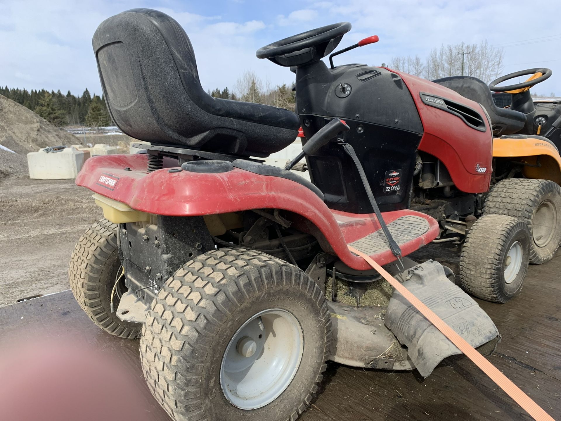 **OFFSITE** CRAFTSMAN YS4500 X 22HP LAWN TRACTOR W/42 INCH MOWER DECK, HYDROSTATIC, S/N 092508D - Image 2 of 5