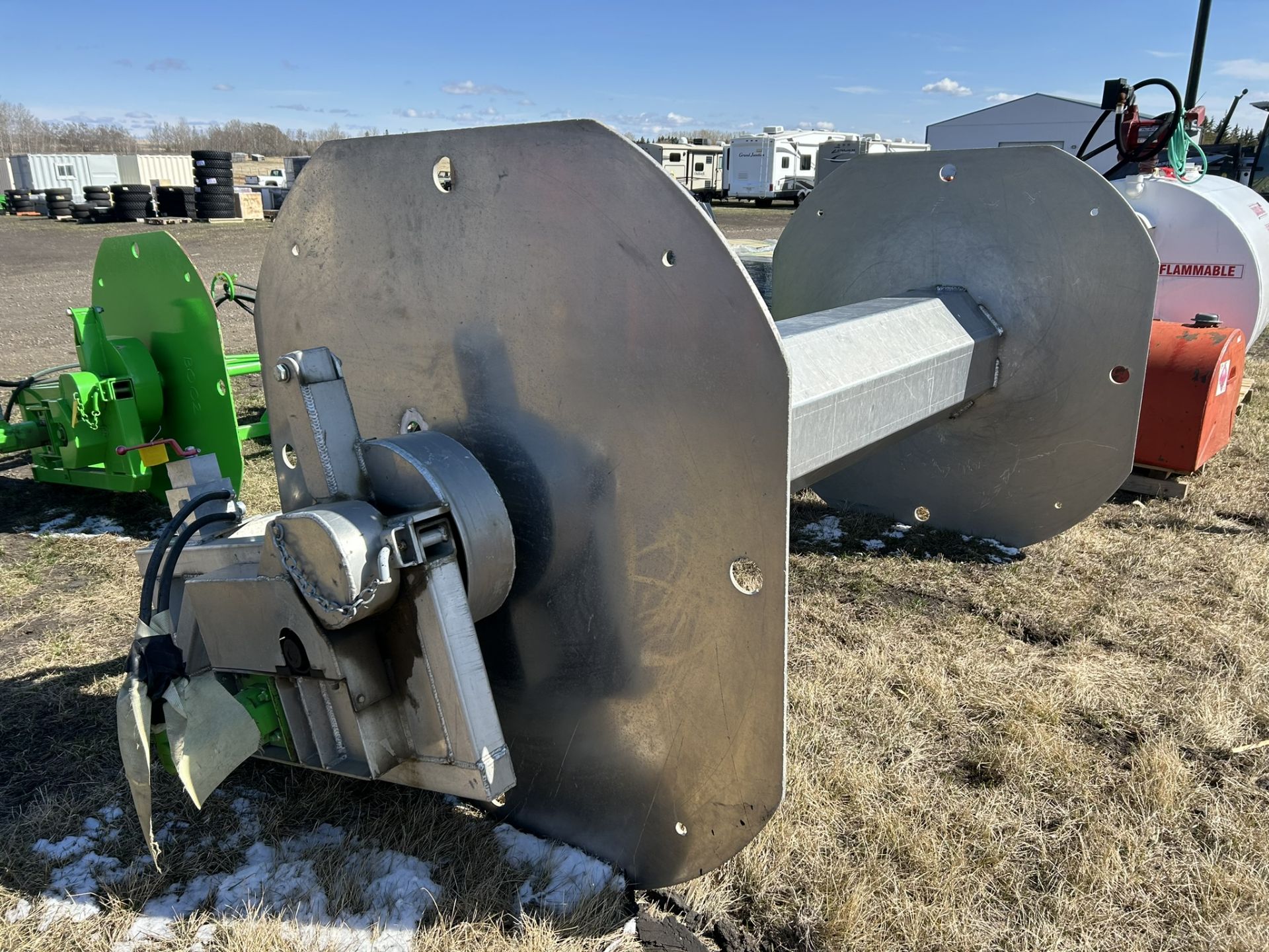 8' BLADDER SPOOL W/HYD. DRIVE UNIT & SKID STEER MT PLATE S/N AR001 - Image 4 of 4