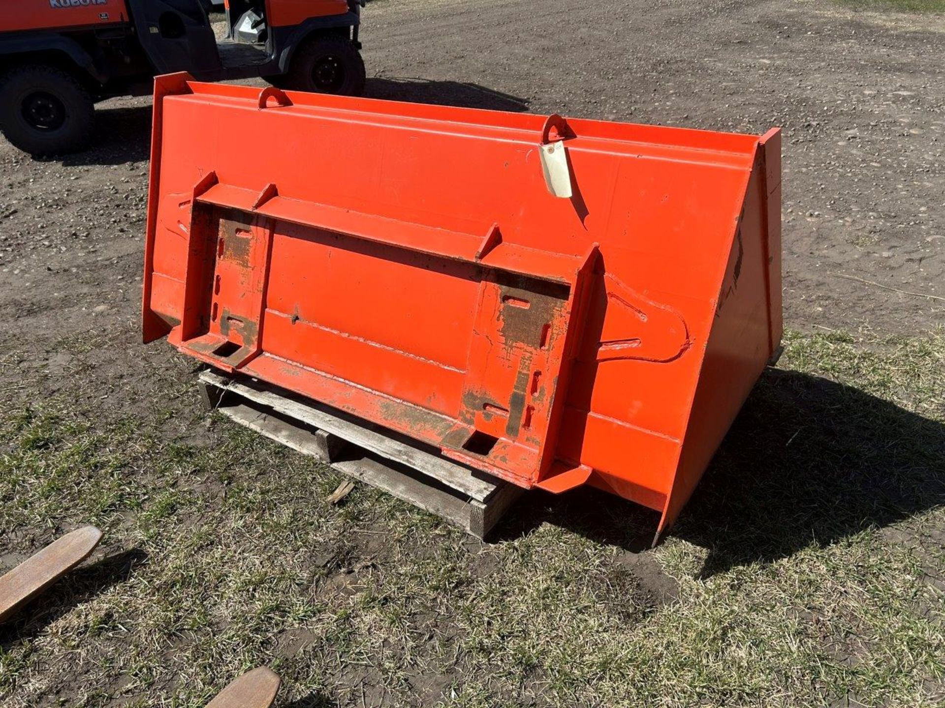 03-2020 EVERUN ER 12 ARTICULATING WHEEL LOADER W/ BUCKET & PALLET FORKS, 20.5/70-16 TIRES, POWER - Image 12 of 12