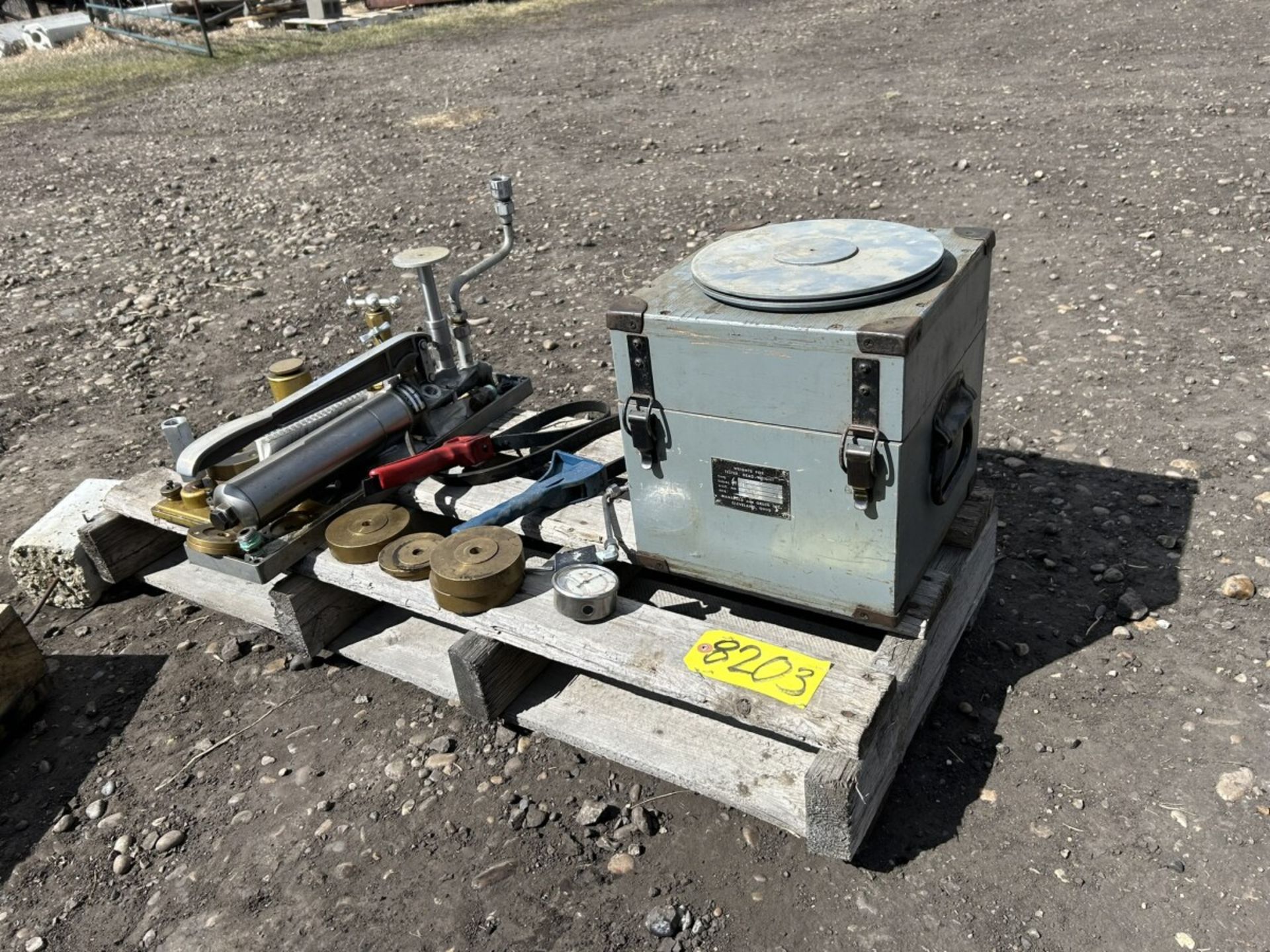 GAUGE EQUIPMENT: CHANDLER ENGINEERING CO. S/N: 9320, TWIN SEAL PRESSURE TEST UNIT S/N: 363-19