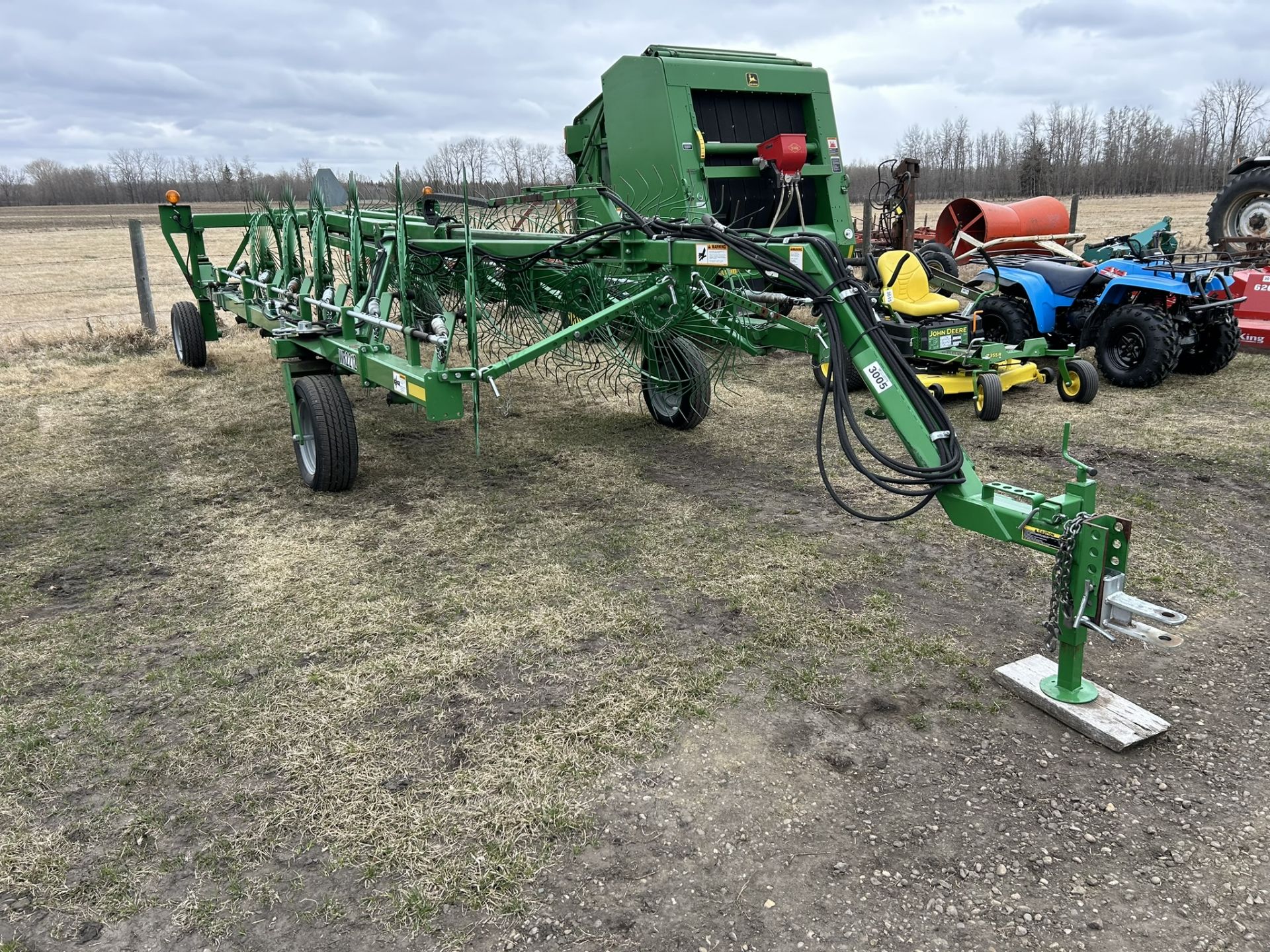 FRONTIER WR2212-12 WHEEL HYD. V-RAKE S/N XFWR22X001060 ** VERY GOOD CONDITION, LOW ACRES**