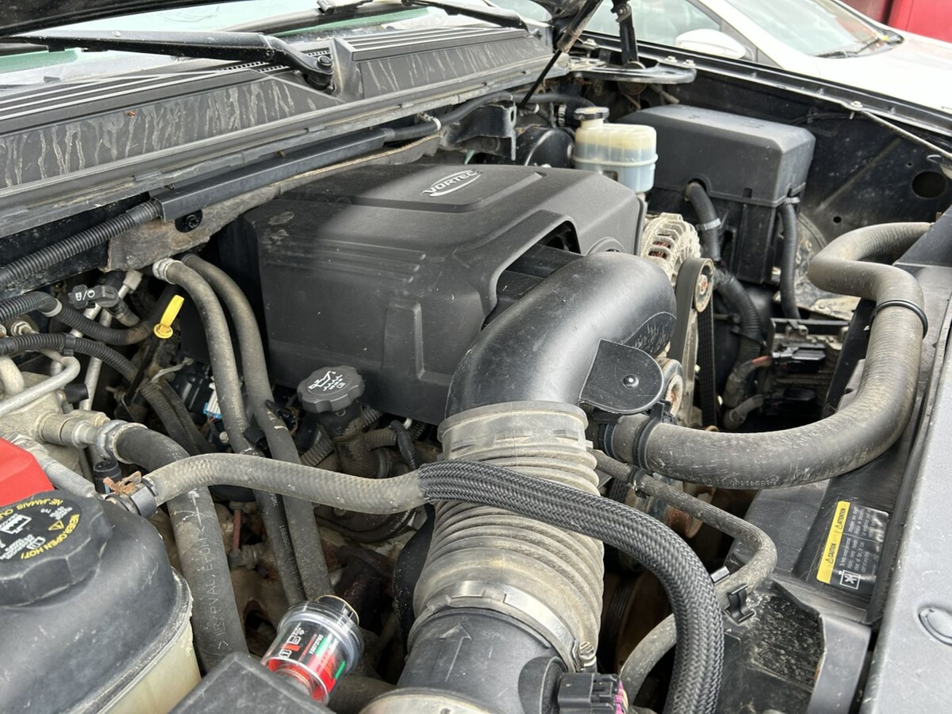 2007 GMC DENALI SUV, VORTEC V8 ENGINE, AT/AL/T/C/AM/FM/CD/PW/PL/PS - LEATHER, SUNROOF 471,283 KM'S - Image 14 of 18