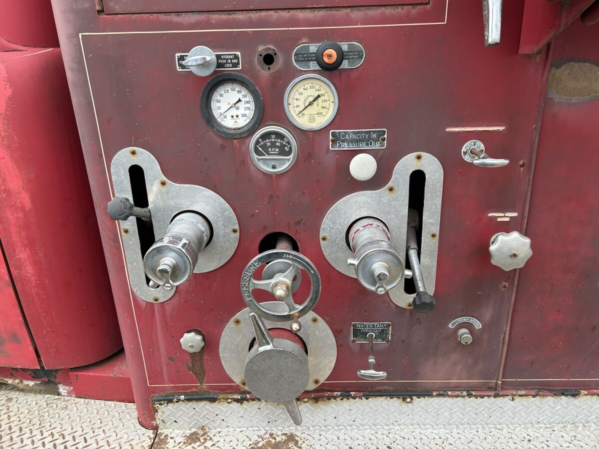 1949 FORD F155 FIRETRUCK, FLATHEAD V8 ENGINE, STD. TRANS., 10,337.8 MILES, 8.25X2.0 DUAL WHEELS, PTO - Image 8 of 16