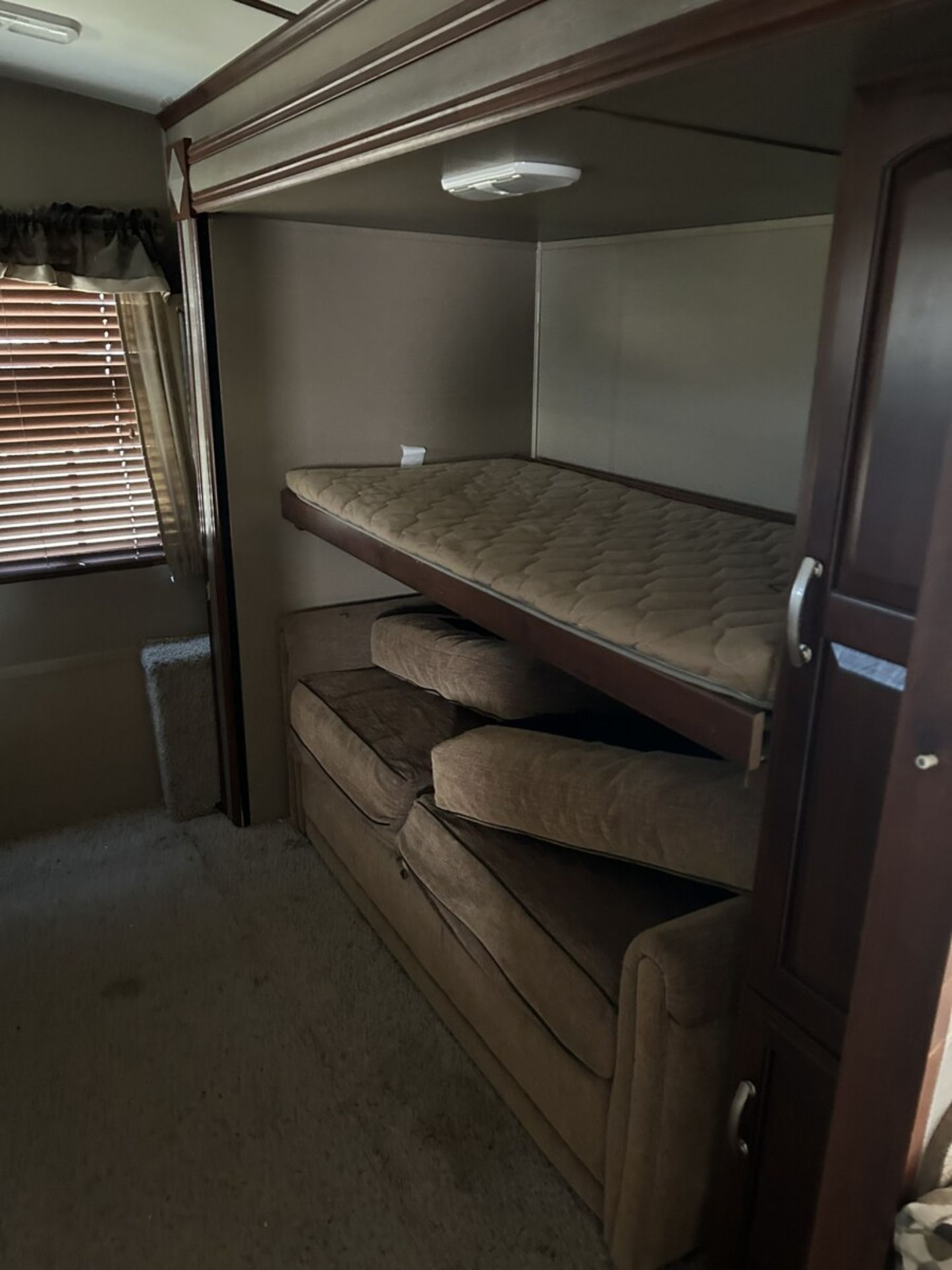 2014 OUTBACK KEYSTONE SUPER-LITE 33 FT HOLIDAY TRAILER, DOUBLE SLIDE, POWER AWNING, OUTDOOR KITCHEN, - Image 6 of 15