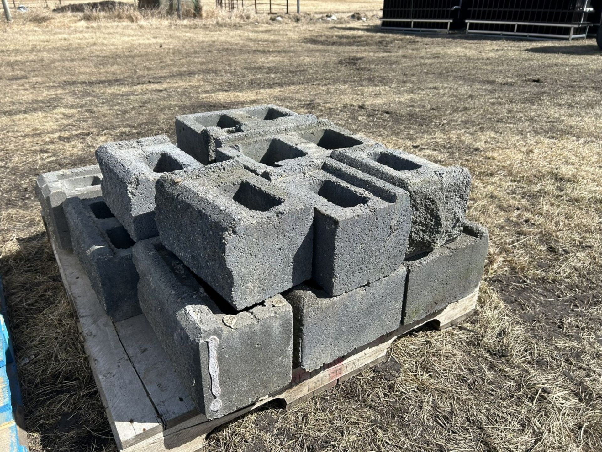 P/O RETAINING WALL BLOCKS - Image 4 of 7