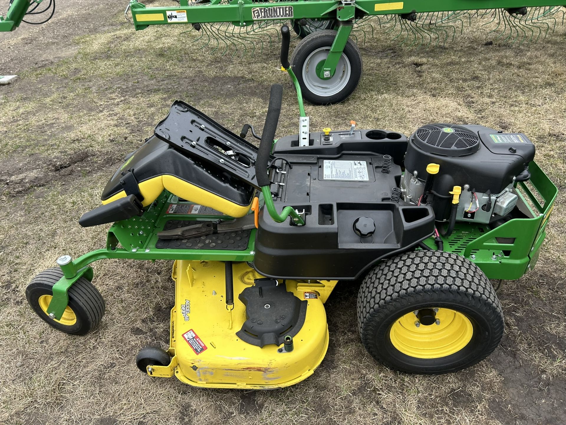 JD Z355R ZERO TURN MOWER W/48" DECK 210HRS SHOWING S/N: 1GX355RBCJJ082449 - Image 5 of 6