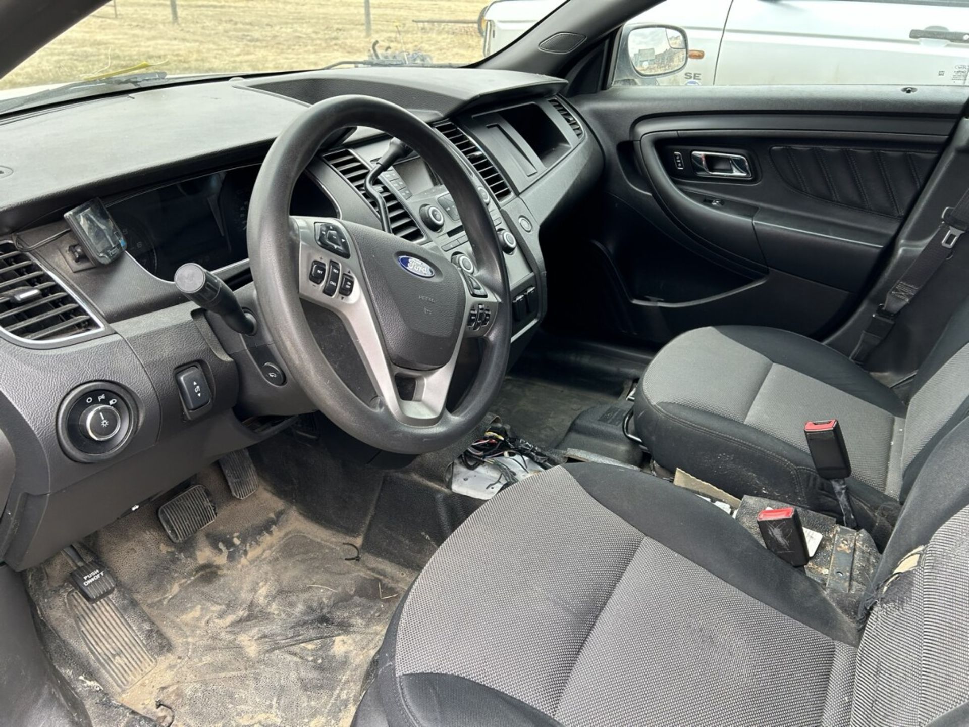 2013 FORD TAURUS POLICE INTERCEPTOR, V6 GAS ENG., A/T, CLOTH INTERIOR, DAMAGE HOOD, S/N - Image 5 of 14