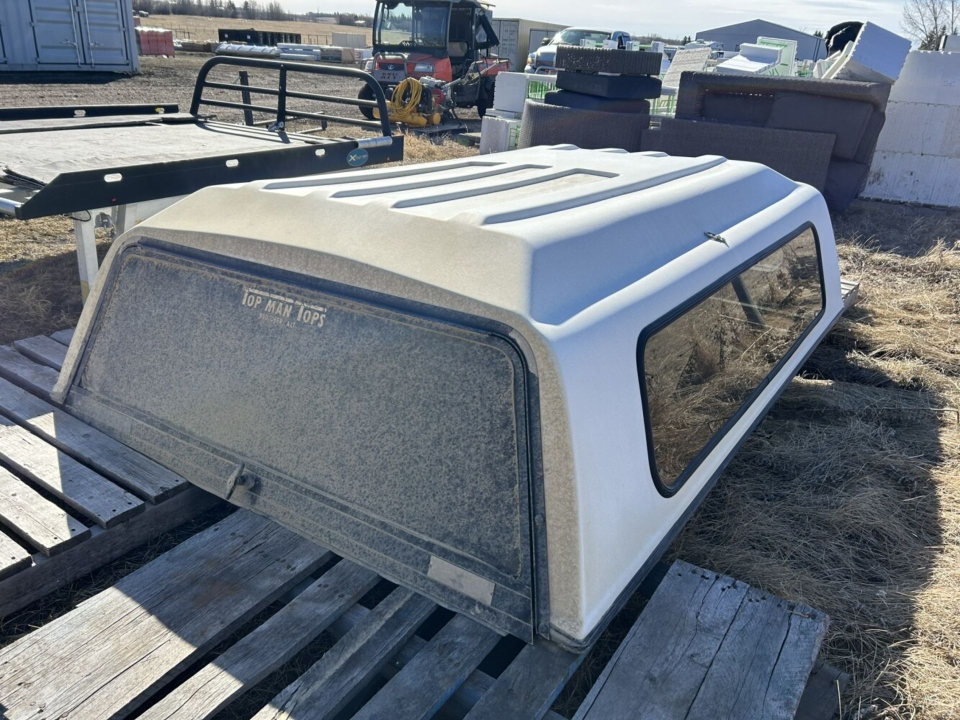 8 FT FIBERGLASS TRUCK TOPPER - Bild 2 aus 4