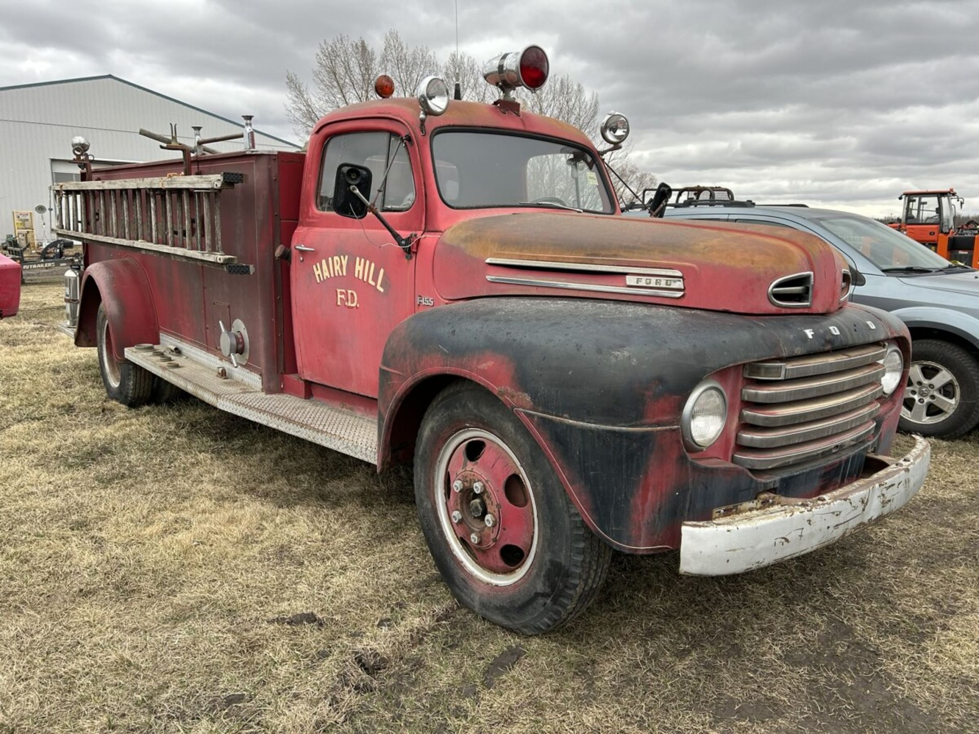 1949 FORD F155 FIRETRUCK, FLATHEAD V8 ENGINE, STD. TRANS., 10,337.8 MILES, 8.25X2.0 DUAL WHEELS, PTO - Image 2 of 16