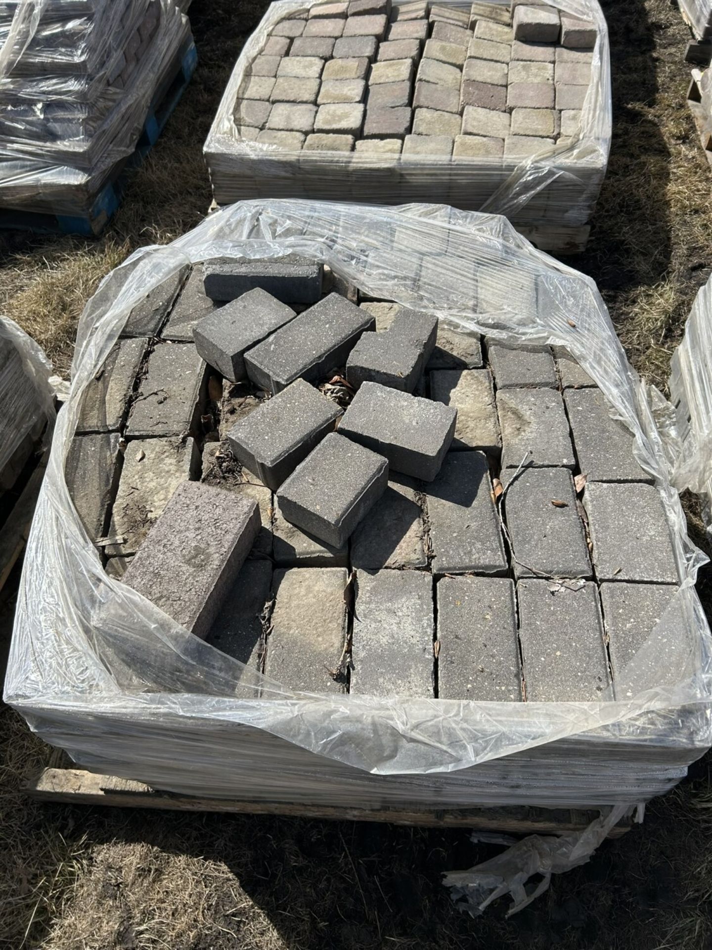 P/O ASSORTED 4X8 & CUT OFF PAVING STONE ETC. - Image 5 of 6