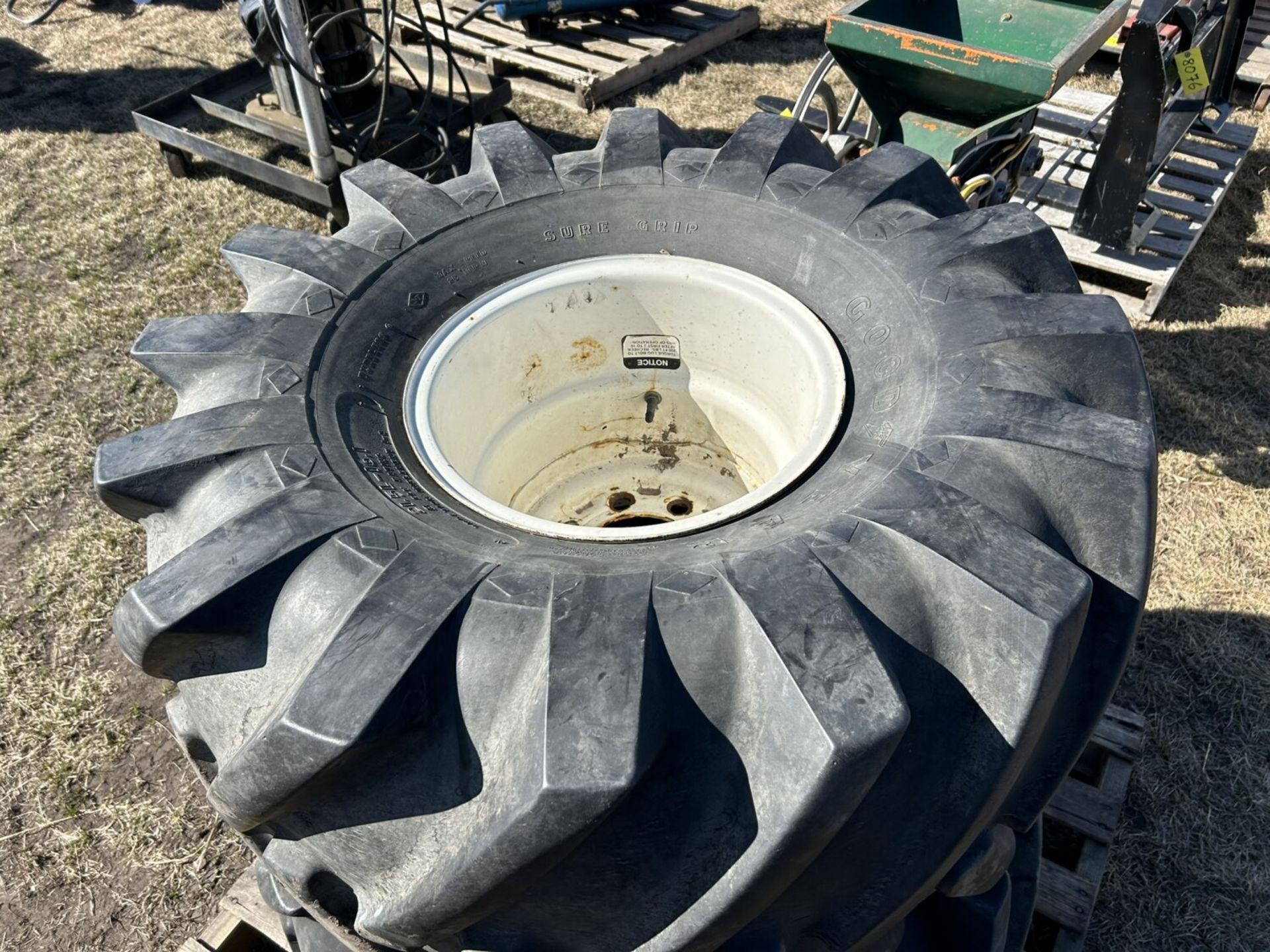 PR 21.5L-16.1 FLOTATION TIRES AND RIMS - Image 2 of 4