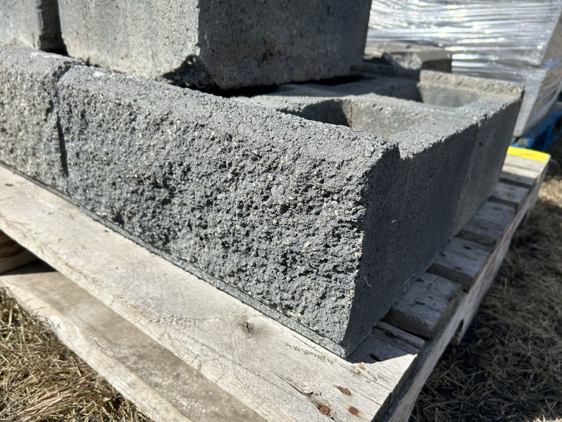 P/O RETAINING WALL BLOCKS - Image 5 of 7