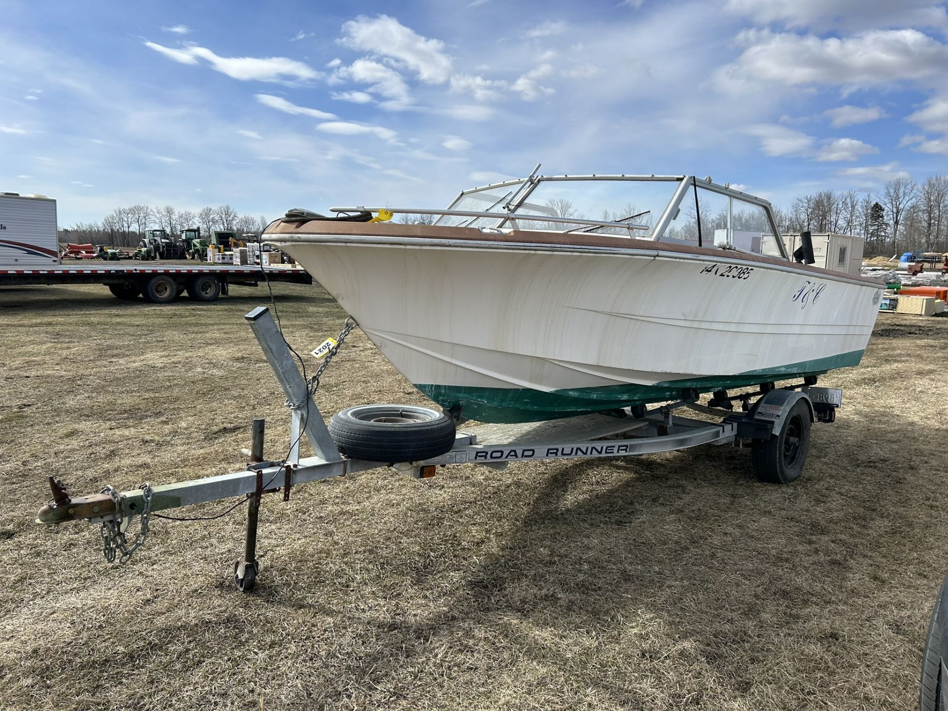 1973 DOUBLE EAGLE BOAT W/ 70 HP EVENRUDE & 10 HP CHRYSLER TROLLING MOTOR S/N ZBC039070677 AND 186 - Image 2 of 11