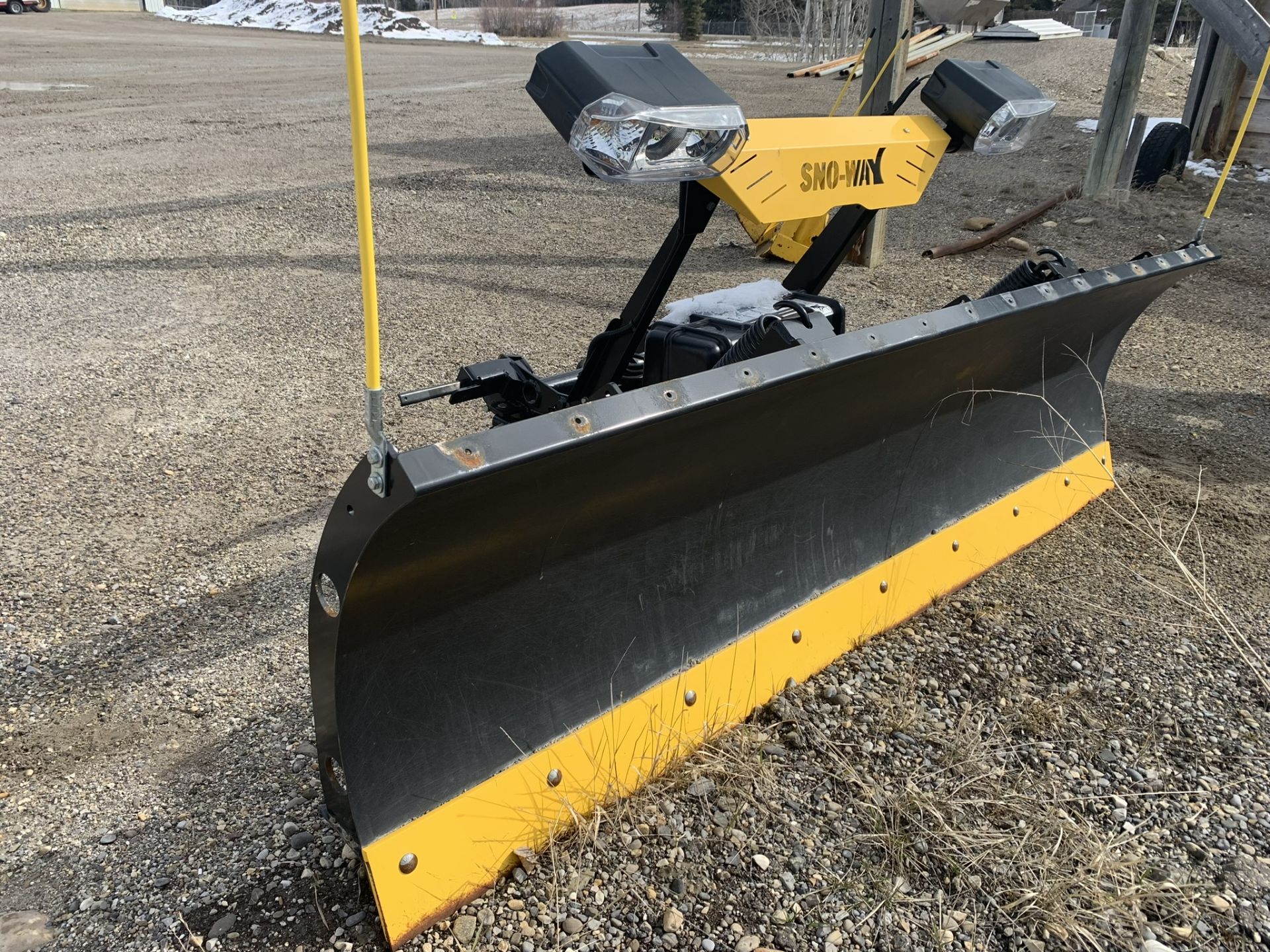 **OFFSITE** SNO-WAY 8 FT BLADE FOR PICKUP TRUCK (NO MOUNTING BRACKETS, ELECTRONICS NEED REPAIR) S/ - Bild 5 aus 5