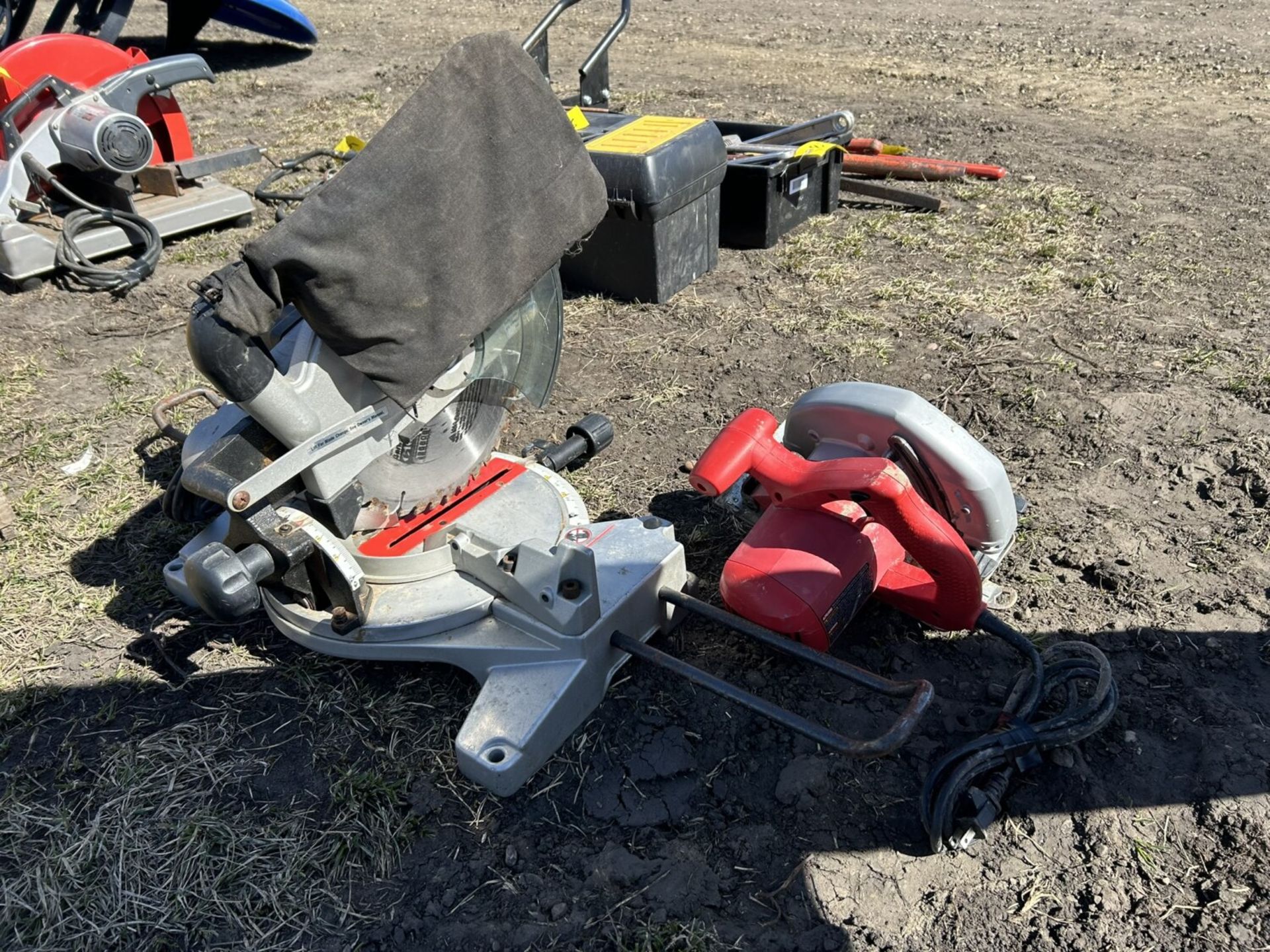 CRAFTSMAN MITRE SAW & CIRCULAR SAW - Image 4 of 6