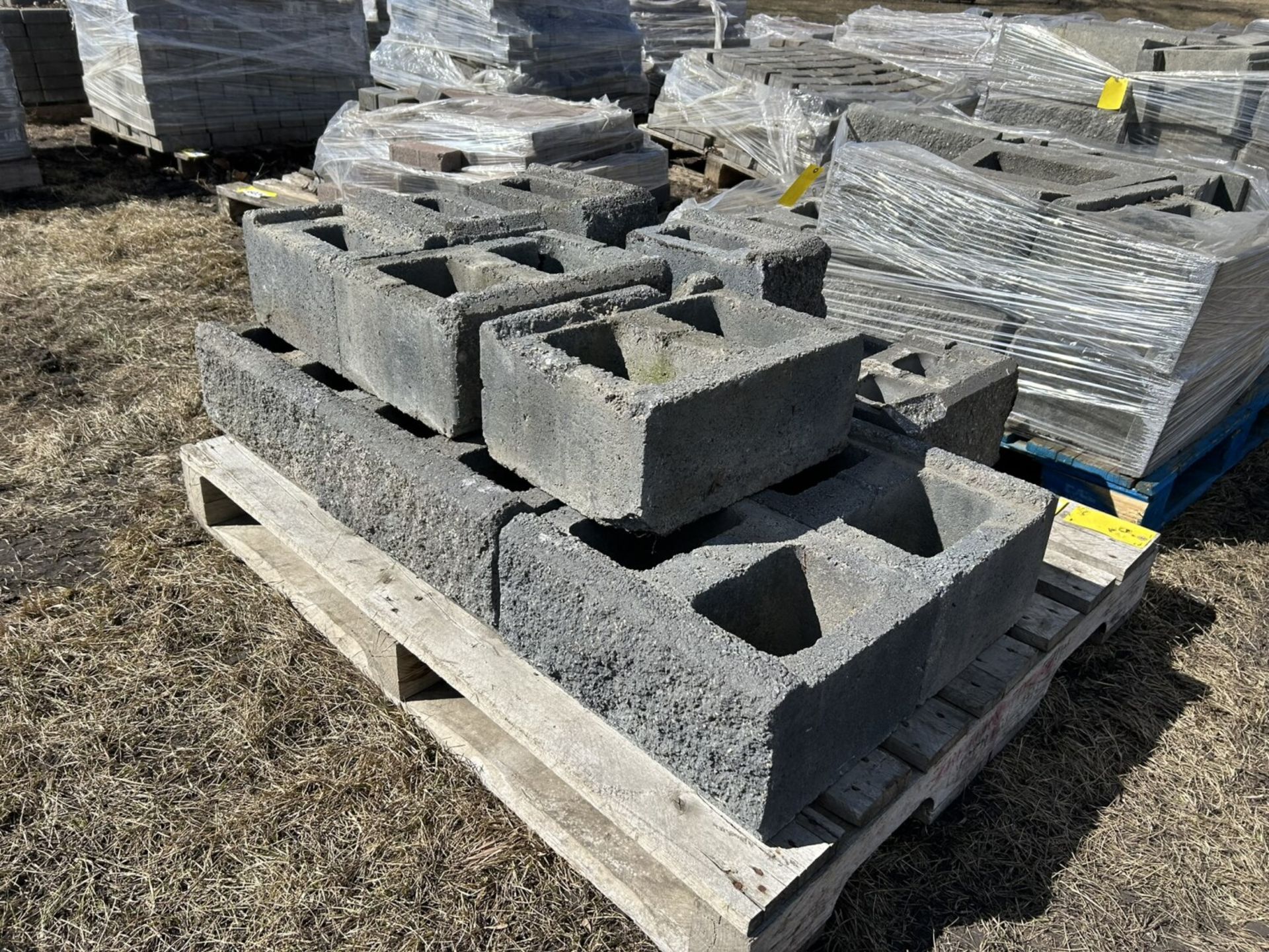 P/O RETAINING WALL BLOCKS - Image 2 of 7