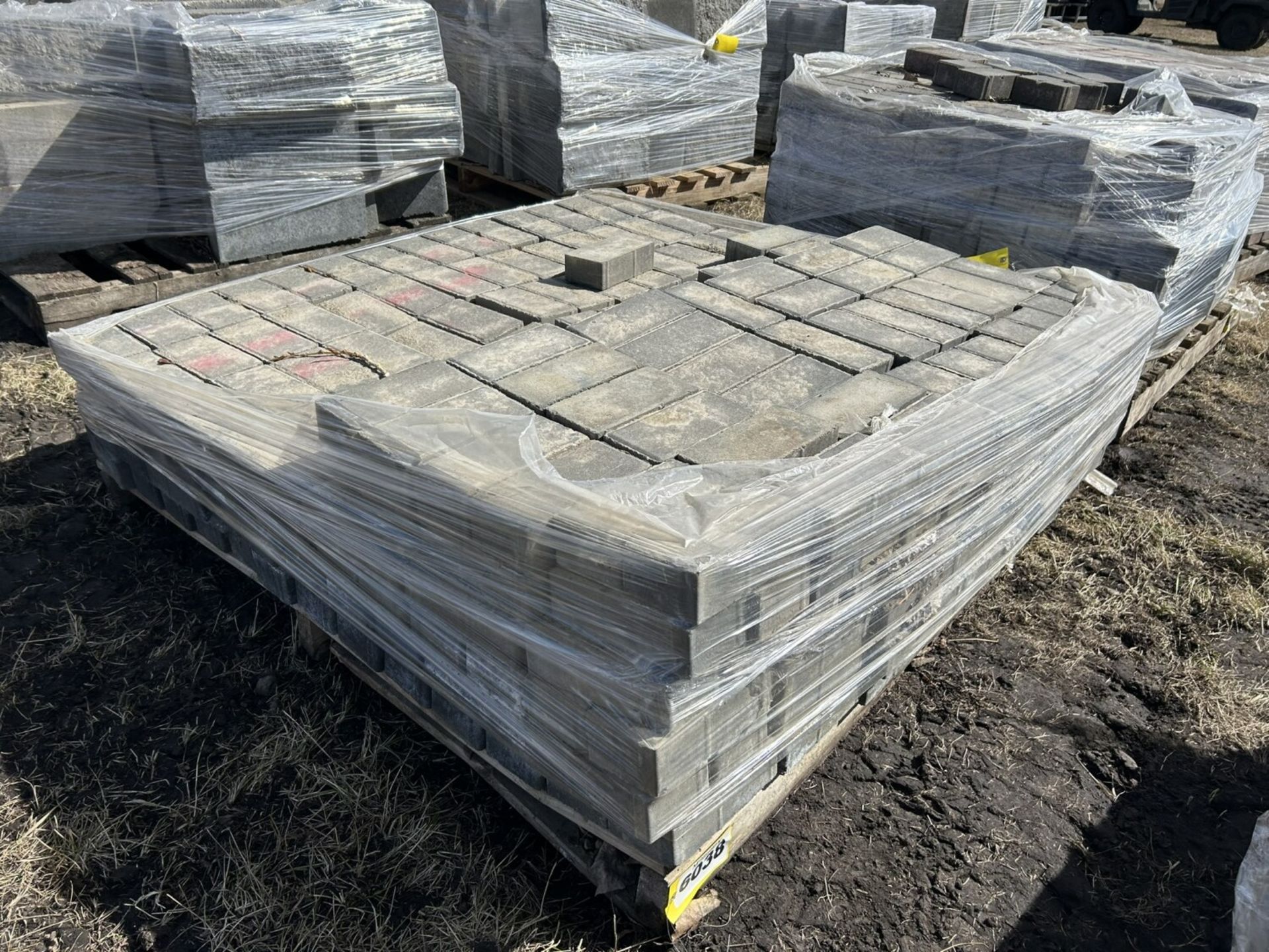 P/O 4X8 GREY PAVING STONES - Image 4 of 6