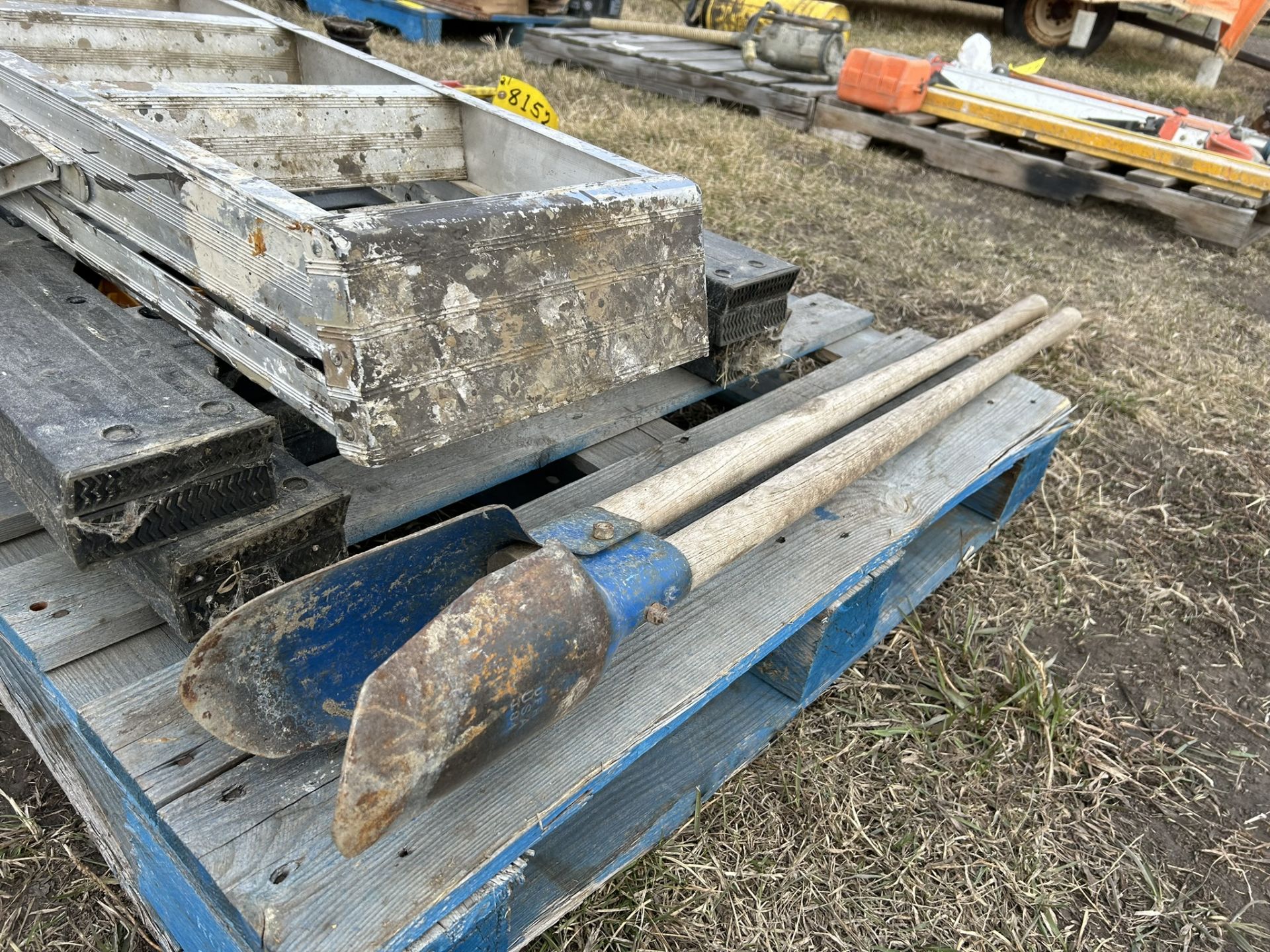 FOLDING POLY SAW HORSES, TROLLEY JACK, CLAMSHELL POST HOLE DIGGER, ALUM. LADDER - Image 3 of 5