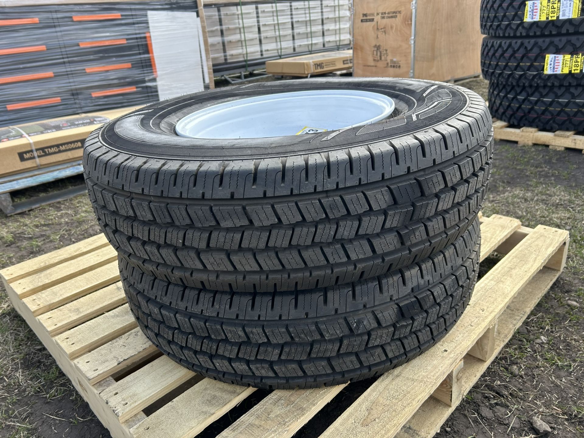 2 - GRIZZLY ST-235/85R16-10PR TRAILER TIRES W/ 8 BOLT RIMS (TIMES THE MONEY X2) - Bild 2 aus 5