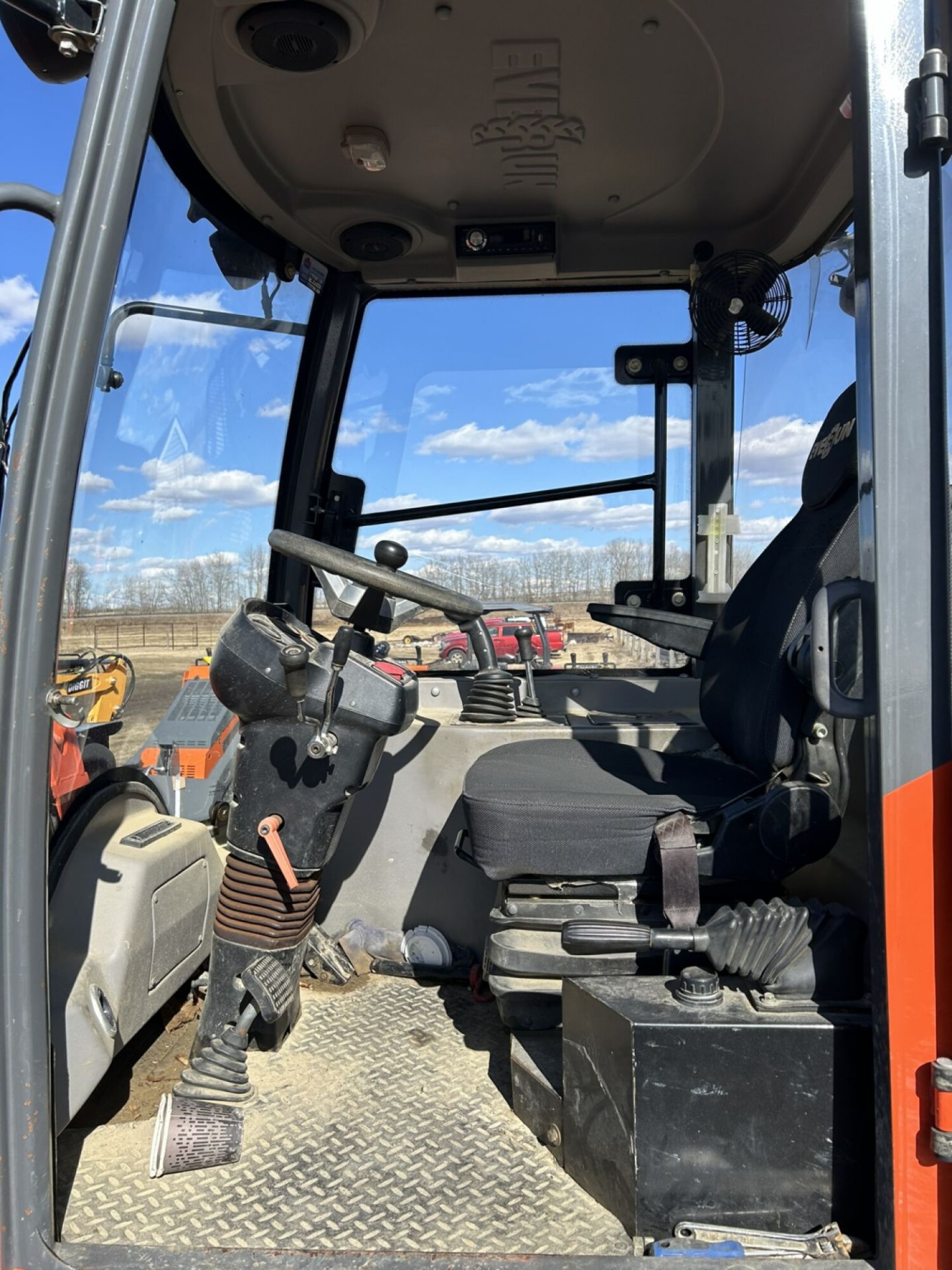 03-2020 EVERUN ER 12 ARTICULATING WHEEL LOADER W/ BUCKET & PALLET FORKS, 20.5/70-16 TIRES, POWER - Image 7 of 12