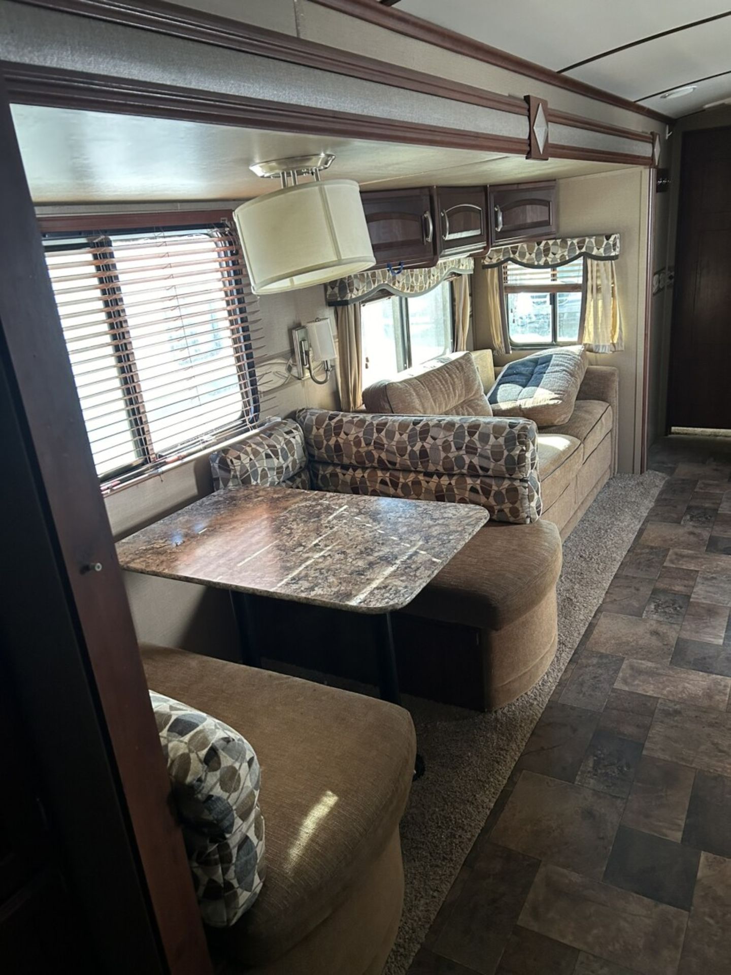 2014 OUTBACK KEYSTONE SUPER-LITE 33 FT HOLIDAY TRAILER, DOUBLE SLIDE, POWER AWNING, OUTDOOR KITCHEN, - Image 7 of 15