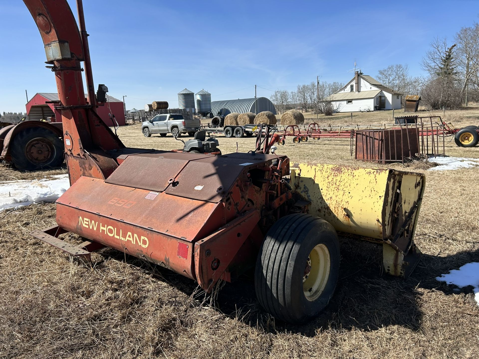 **OFFSITE** NEW HOLLAND 890 SILAGE CUTTER S/N 266612 (CONTROL UNIT WITH OWNER AND WILL PROVIDE AT - Image 4 of 5