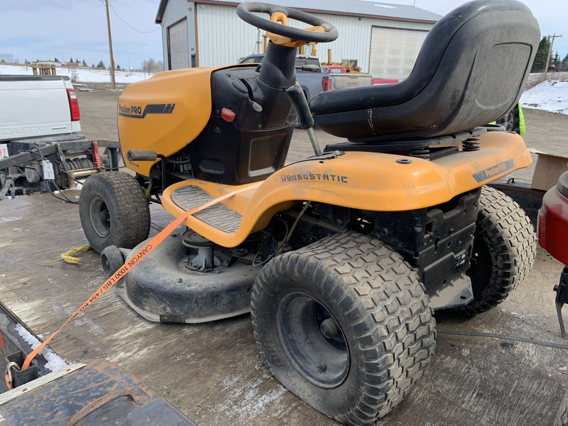 **OFFSITE** POULAN PRO LAWN TRACTOR W/42 INCH MOWER DECK, HYDROSTATIC S/N 042711D001513 - LOCATED - Image 2 of 4