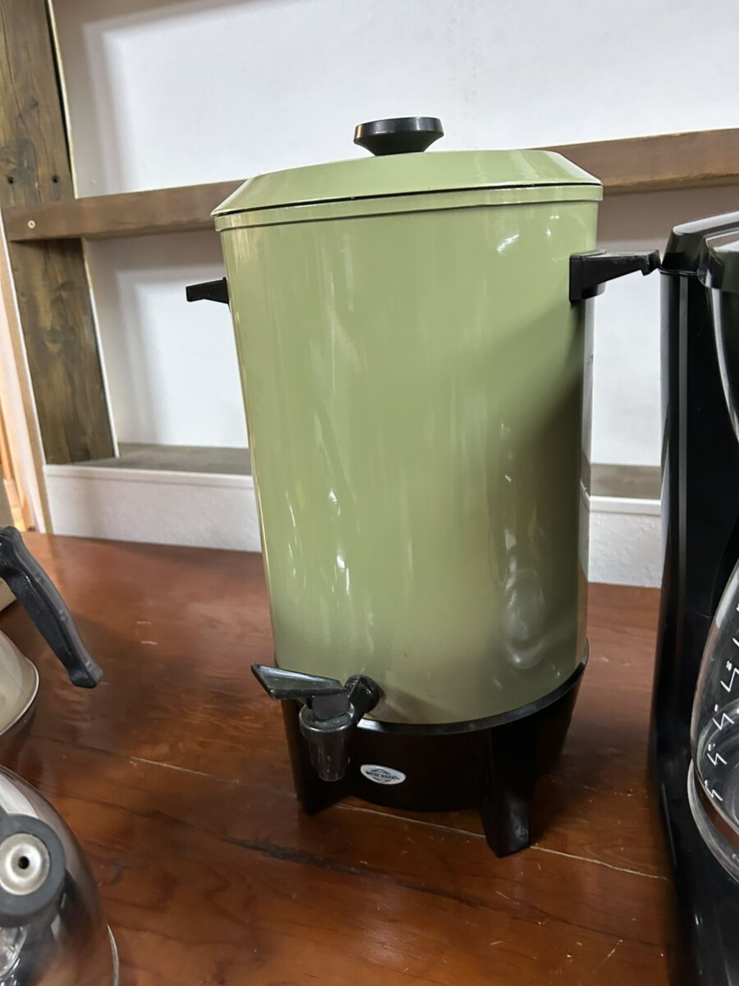2 ELECTRIC COFFEE MAKERS, FILTERS, TEA KETTLE - Image 2 of 5