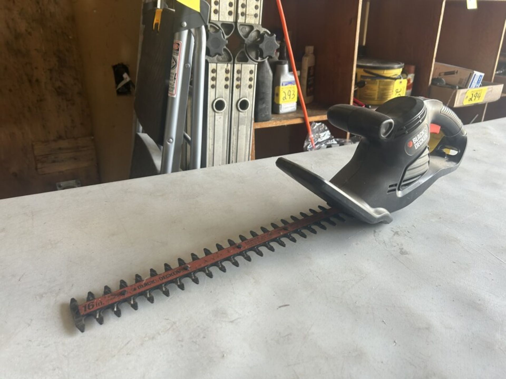 CRAFTSMAN ELEC. CHAIN SAW W/ 18" BAR AND BLACK & DECKER ELEC. HEDGE TRIMMER - Image 8 of 10