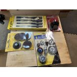 L/O - 10PC WIRE BRUSH/FLAP WHEEL SET, SURFACE SANDING DISCS W/4PC WOOD CHISEL SET