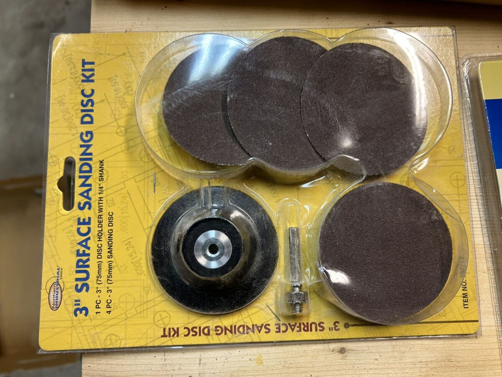 L/O - 10PC WIRE BRUSH/FLAP WHEEL SET, SURFACE SANDING DISCS W/4PC WOOD CHISEL SET - Image 2 of 5