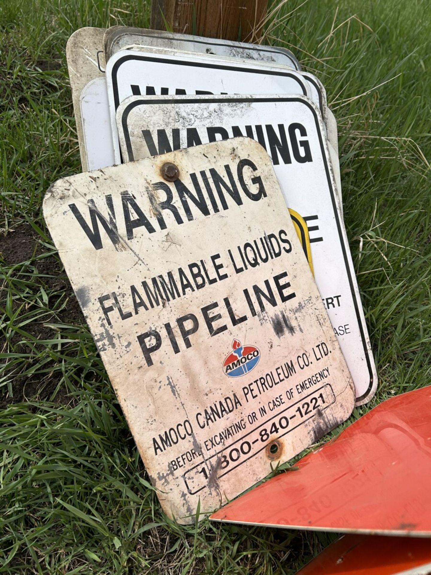 L/O AMOCO PIPELINE WARNING SIGNS - Image 4 of 7