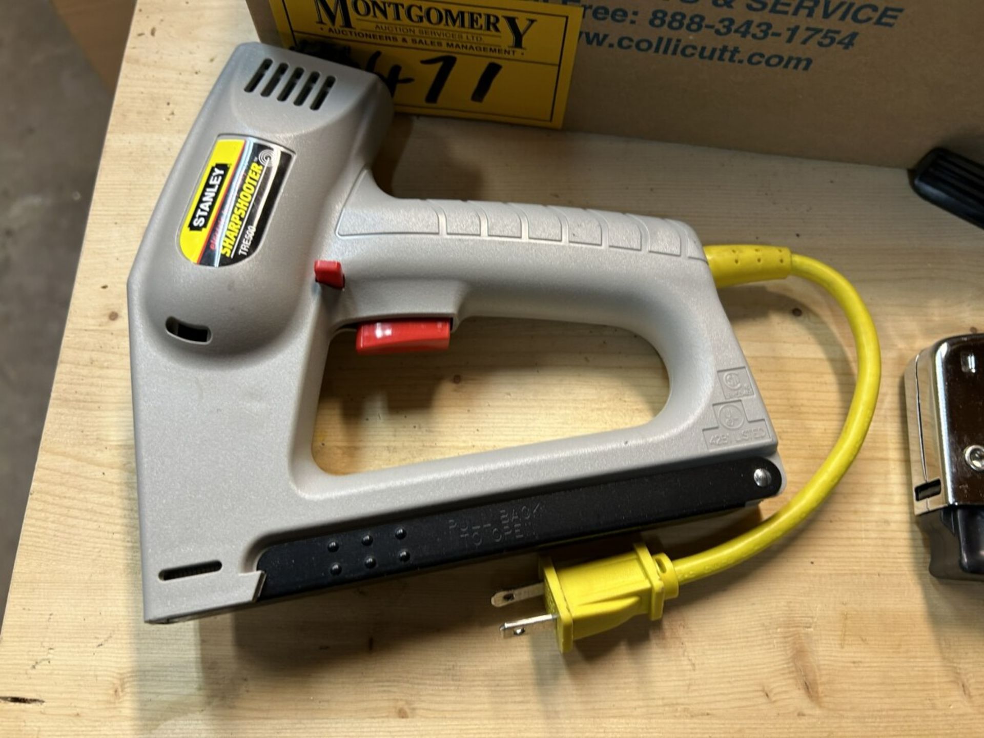 L/O STAPLERS - STANLEY ELECTRIC SHARP SHOOTER, HD SHARP SHOOTER W/ASSORTED STAPLES - Image 2 of 4