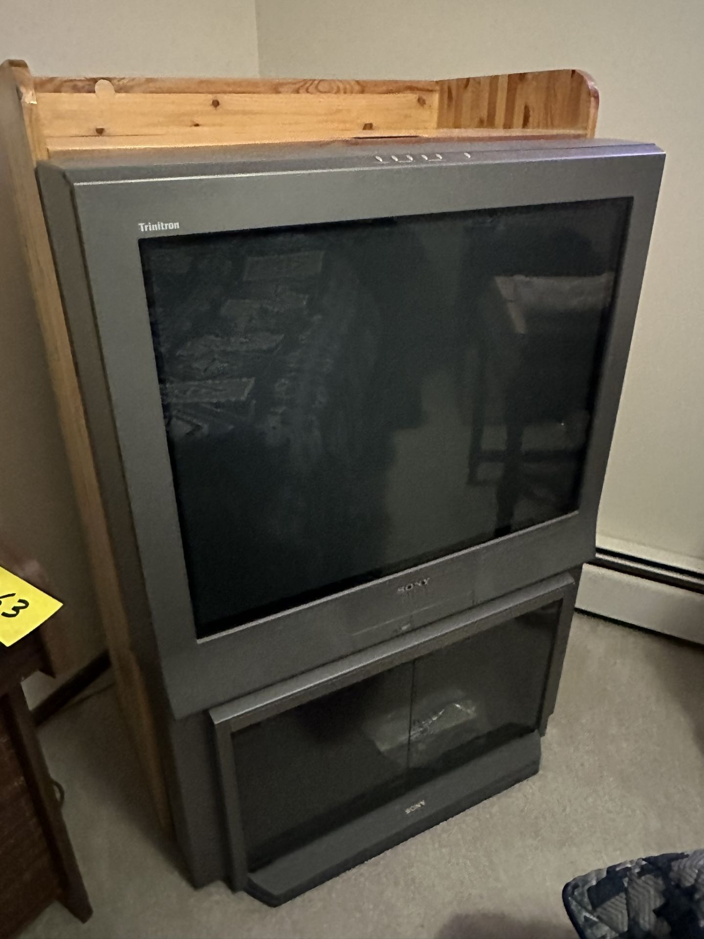 SONY TRINITRON 32" TUBE TV W/ STAND AND PINE CABINET