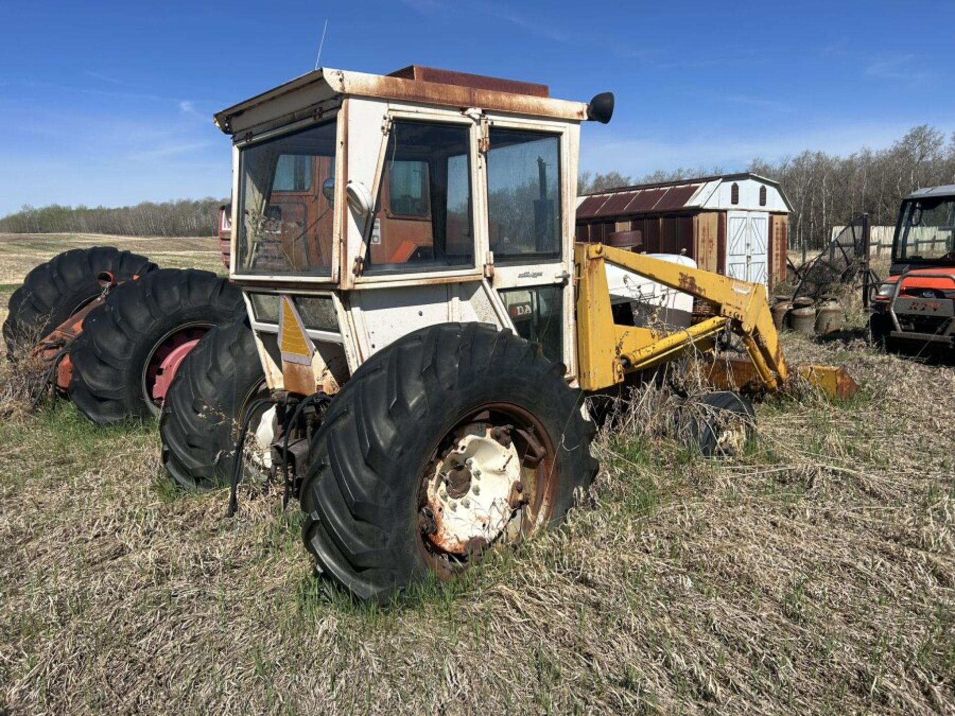 DAVID BROWN 990 DIESEL TRACTOR W/CAB, EZEE ON 80 FEL 1,325 HR SHOWING (HOLE IN ONE PISTON) - Image 3 of 8